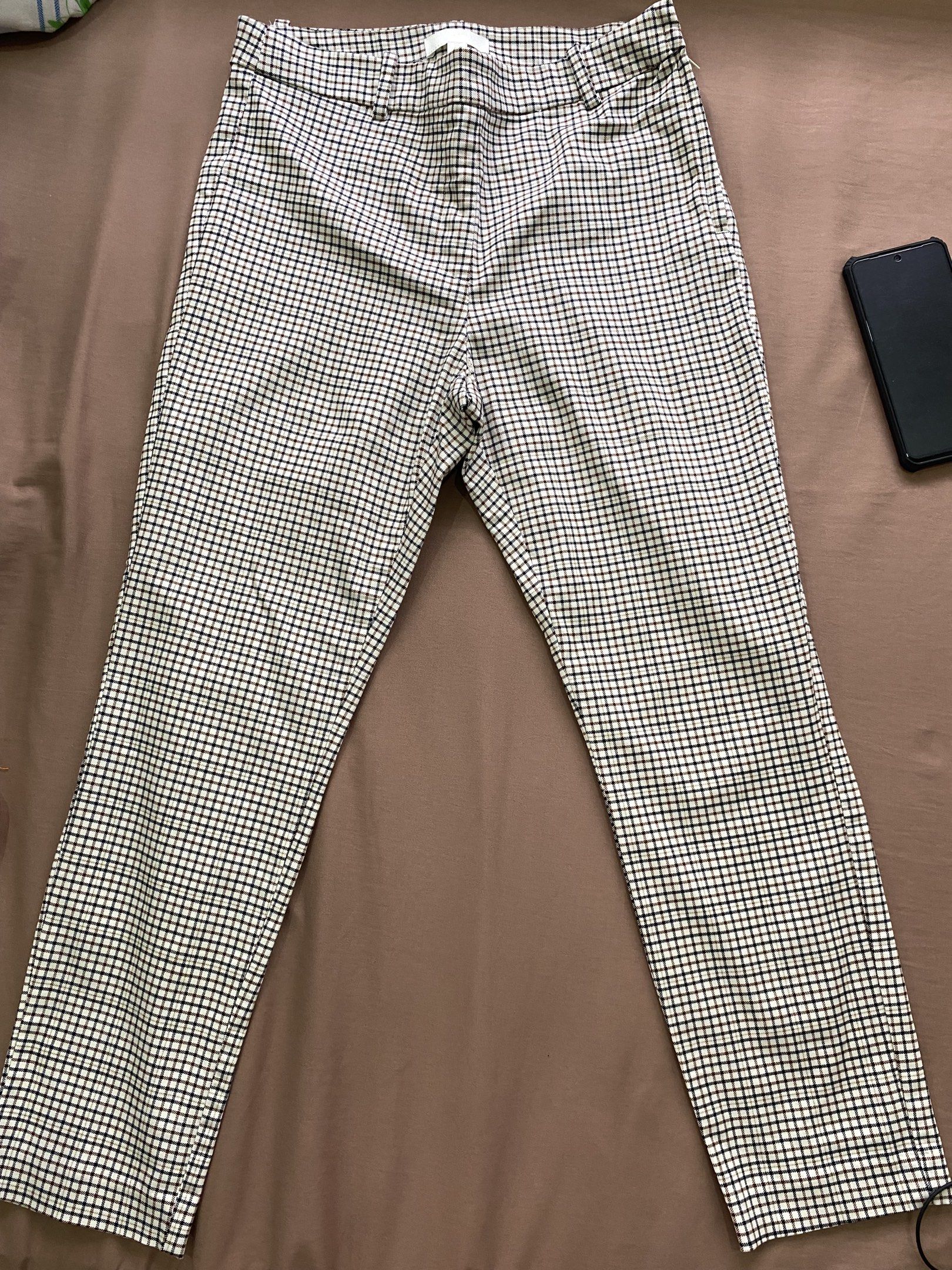 checkered pants H&M (Category: Other Bottoms) located in Las Pinas. Submitted by decluttermomsh (Listing ID 1419415441, Image 1). Description: US8 fits small to medium frame good condition hindi kupas barey used payment thru gcash plus SF .