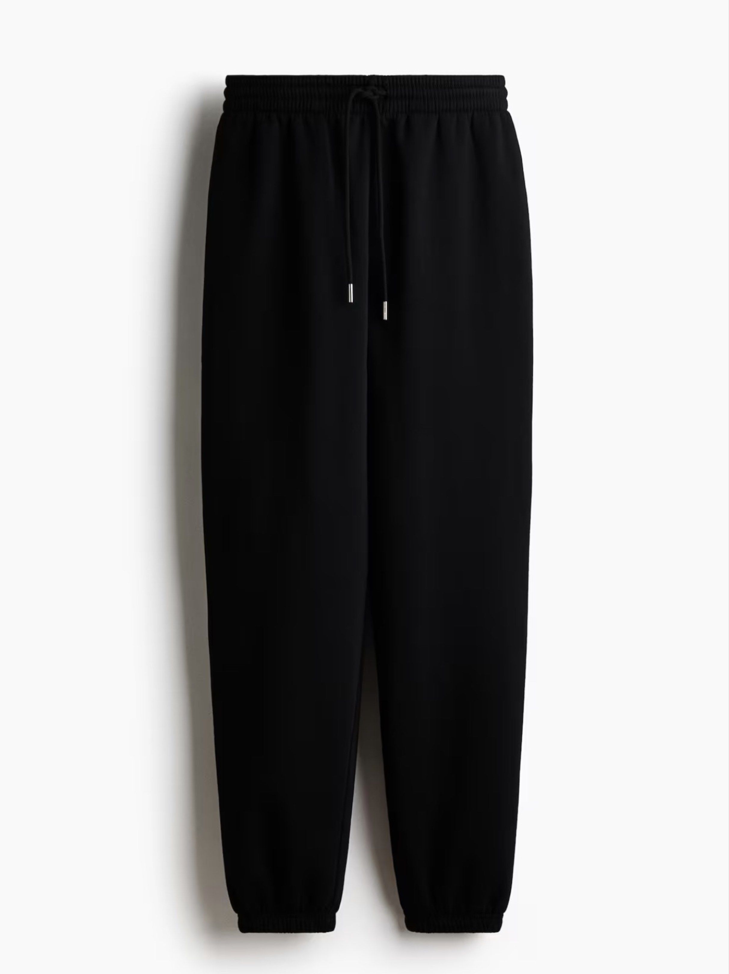 H&M Black Cotton-Blend Sweatpants (Category: Other Bottoms) located in Marikina City. Submitted by shop.coco (Listing ID 1419477561, Image 1). Description: - Black cotton-blend sweatpants - Size L on tag - Relaxed fit - Drawstring waist - Perfect for casual wear - OG PRICE: PHP 899 rfs: size too big .