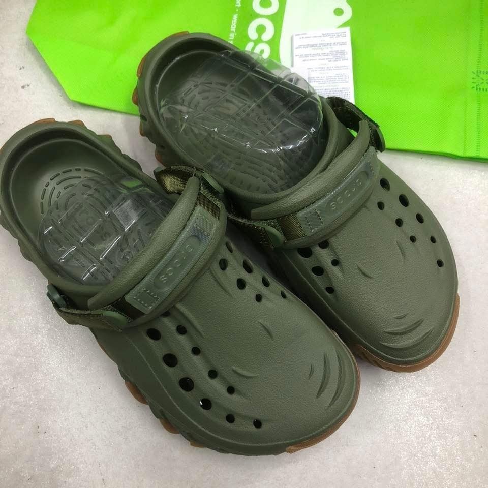 Crocs Echo Gum RO (Category: Flats & Sandals) located in Quezon City. Submitted by lux4cheapmnl216 (Listing ID 1419511233, Image 1). Description: 41/42/43/44/45 P1,500 only. Brandnew.