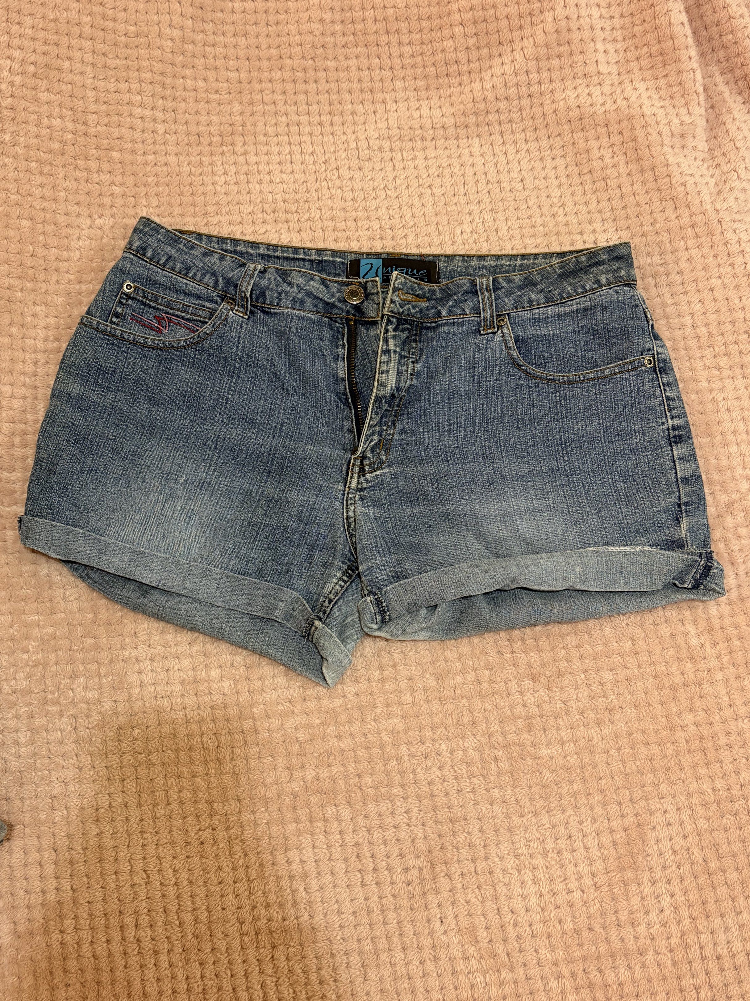 Denim Shorts BUNDLE OF 3 (Category: Shorts) located in Manila. Submitted by lustreloom (Listing ID 1419530514, Image 2). Description: - Denim shorts bundle. - Includes: - Embroidered pair - Lipstick design pair - Simple design pair - Classic denim wash. - Perfect for casual wear. - Sizes may vary. Message for measurements..