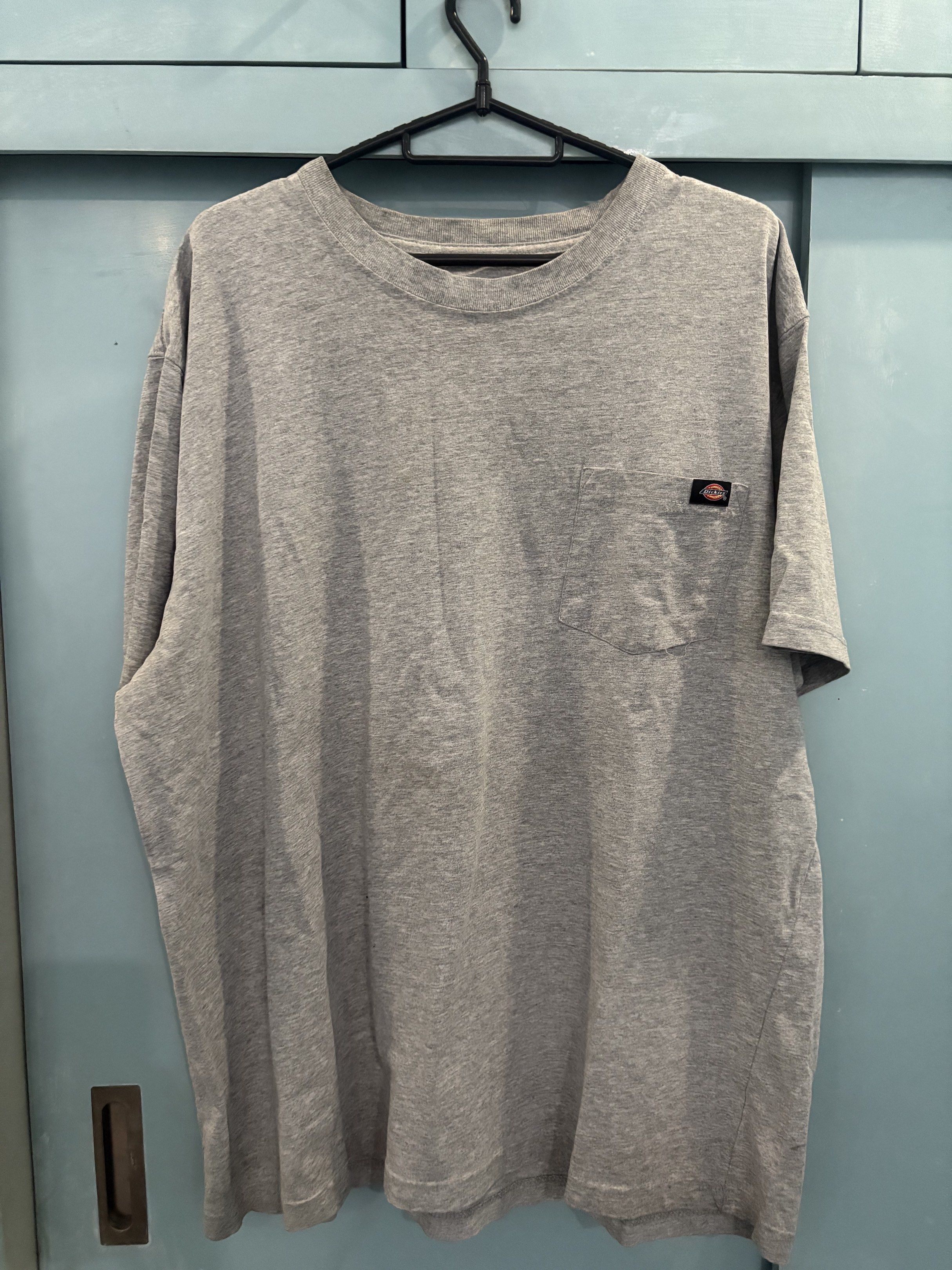 Dickies Pocket Tee XL Gray (Category: Tshirts & Polo Shirts ) located in Quezon City. Submitted by dels1 (Listing ID 1419480205, Image 1). Description: Legit 9/10 condition Dimes: 24.5Width 30 Length.