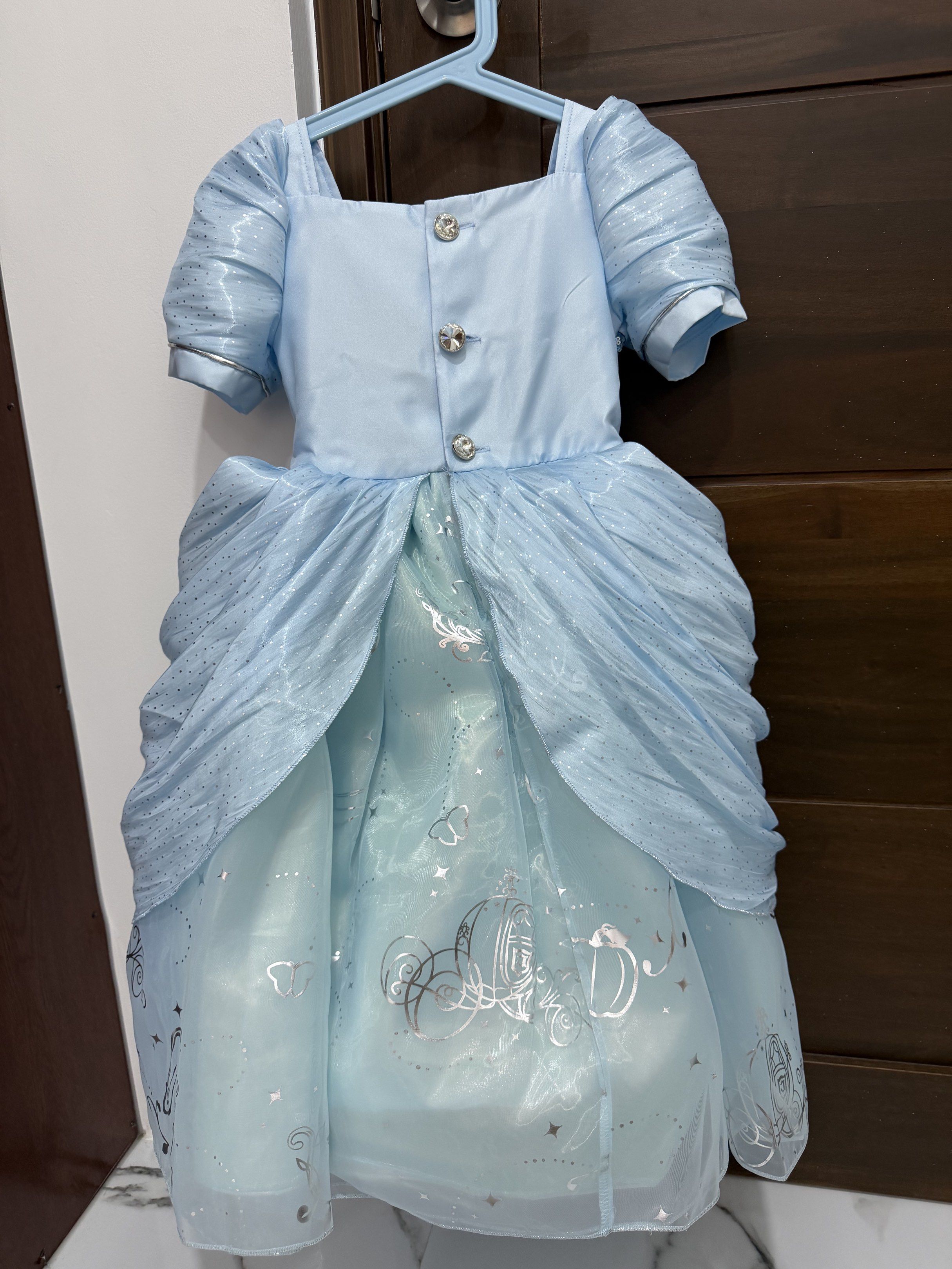 Disney Cinderella Dress 3T (Category: Babies & Kids Fashion) located in Valenzuela. Submitted by alyssa_3 (Listing ID 1419567233, Image 2). Description: - Used once nung disney on ice lang po. - Authentic Disney Cinderella dress - Size: US 3 / UK 3 / EU 3 - Color: Light blue - Features: Sparkly bodice, layered skirt, short puffy sleeves, waist embellishment - bought it at disney store sm north.