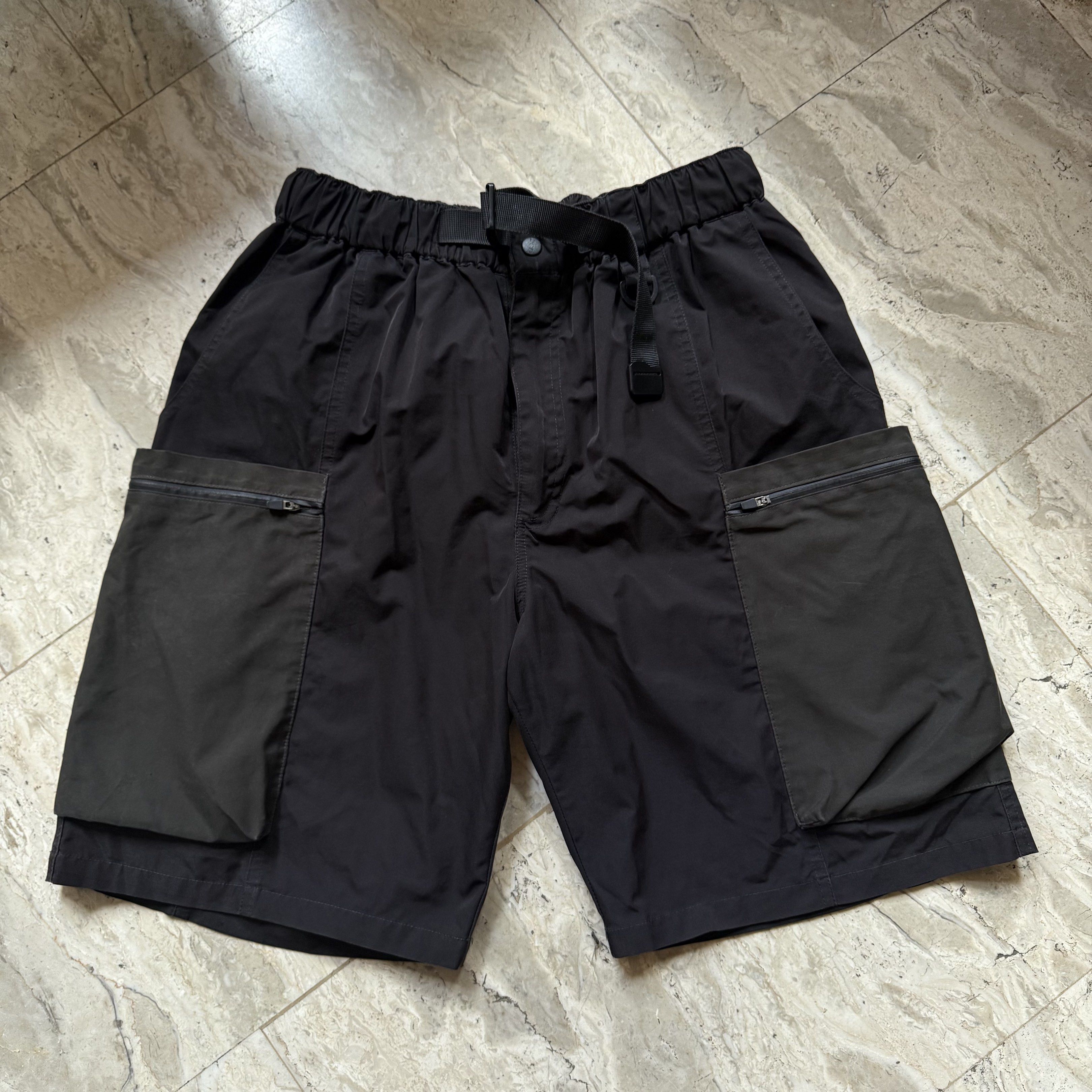 Dog com dog big pocket (Category: Shorts) located in Cavite. Submitted by epiboie (Listing ID 1419514535, Image 1). Description: Dog com dog black Size large on tag 30-33 21 length Color rate: 9.5/10 Excellent condition No issue 1180.