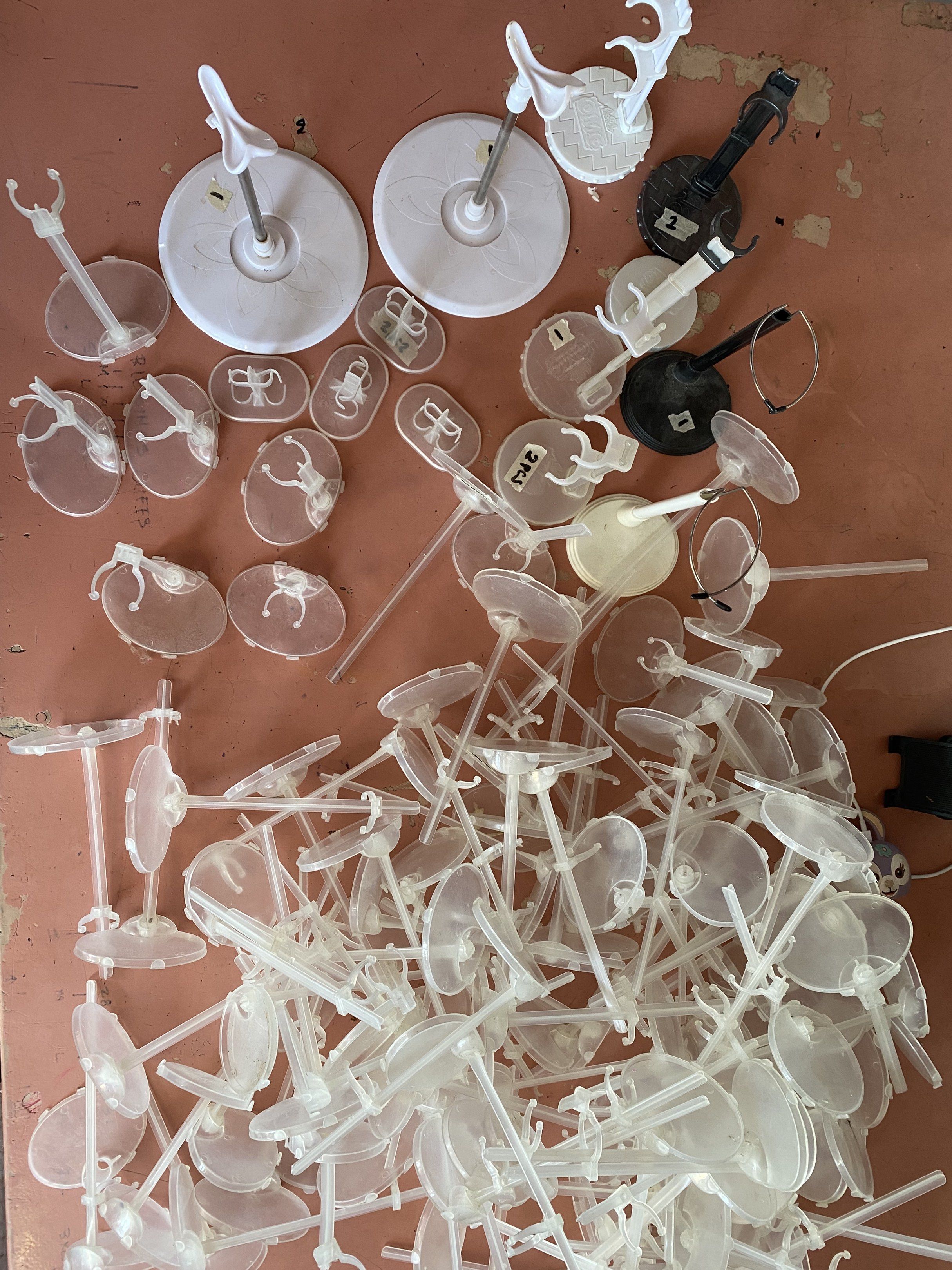 Doll stands 112 pieces (Category: Kids Toys) located in Muntinlupa City. Submitted by venusxx (Listing ID 1419429787, Image 1). Description: 112pieces doll stands 108 generic stands 4 large stands Loc:Muntinlupa City.