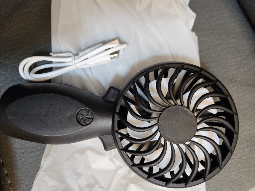 Fashion Gift Mini USB Fan (Category: Fans) located in Quezon City. Submitted by mlcl62336 (Listing ID 1419529826, Image 2). Description: - Mini USB Fan - black .