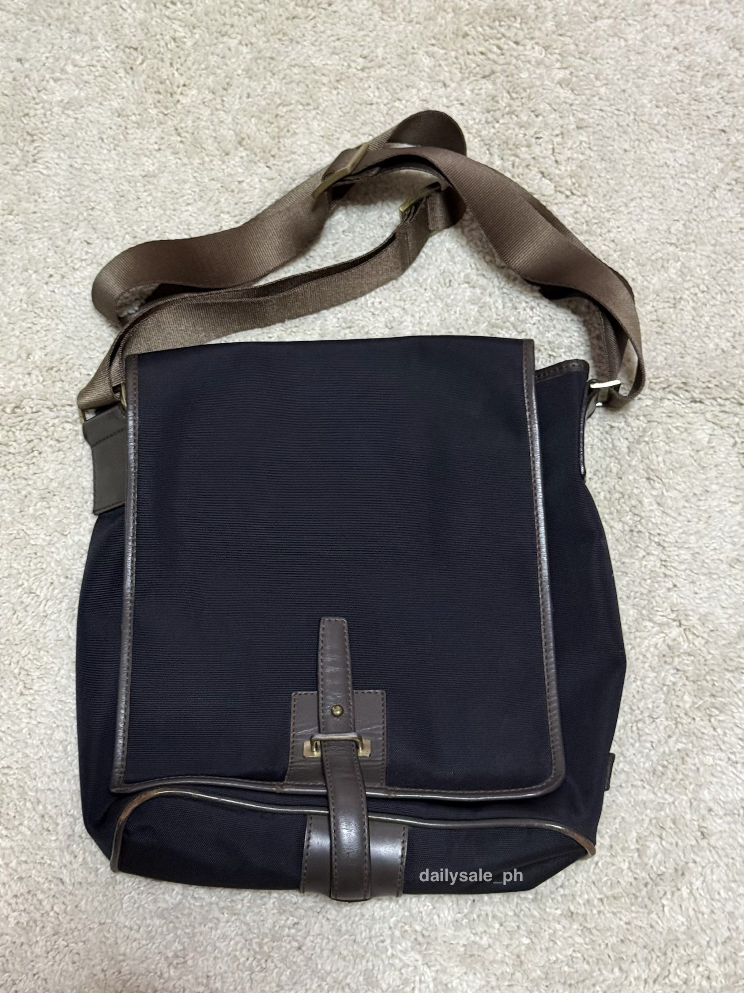 Fino Leatherware Messenger Bag (Category: Luxury Bags & Wallets) located in Makati City. Submitted by dailysale_ph (Listing ID 1419499049, Image 1). Description: Fino Leatherware Messenger Bag Color: Navy Blue With minor flaws on the leather lining (see photos) No return, no exchange Shipping Fee c/o Buyer 📍 Location: Makati City.