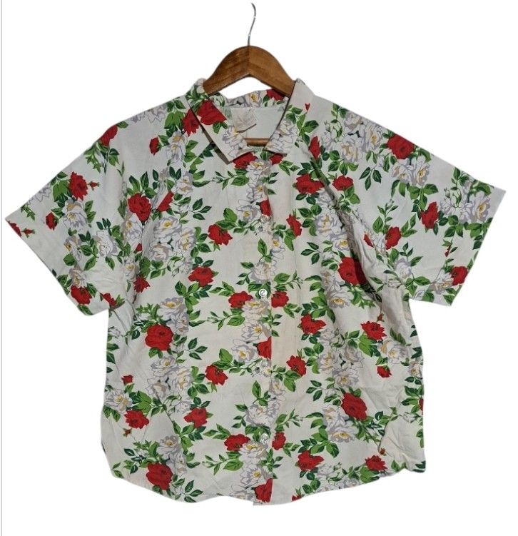 Floral Short Sleeve Shirt (Category: Shirts) located in Batangas. Submitted by yanaspreloved2 (Listing ID 1419563966, Image 1). Description: - Floral short-sleeved shirt - White base with red and white flower print - Collared neckline - Button-down closure - Made of lightweight fabric - Ideal for casual wear.