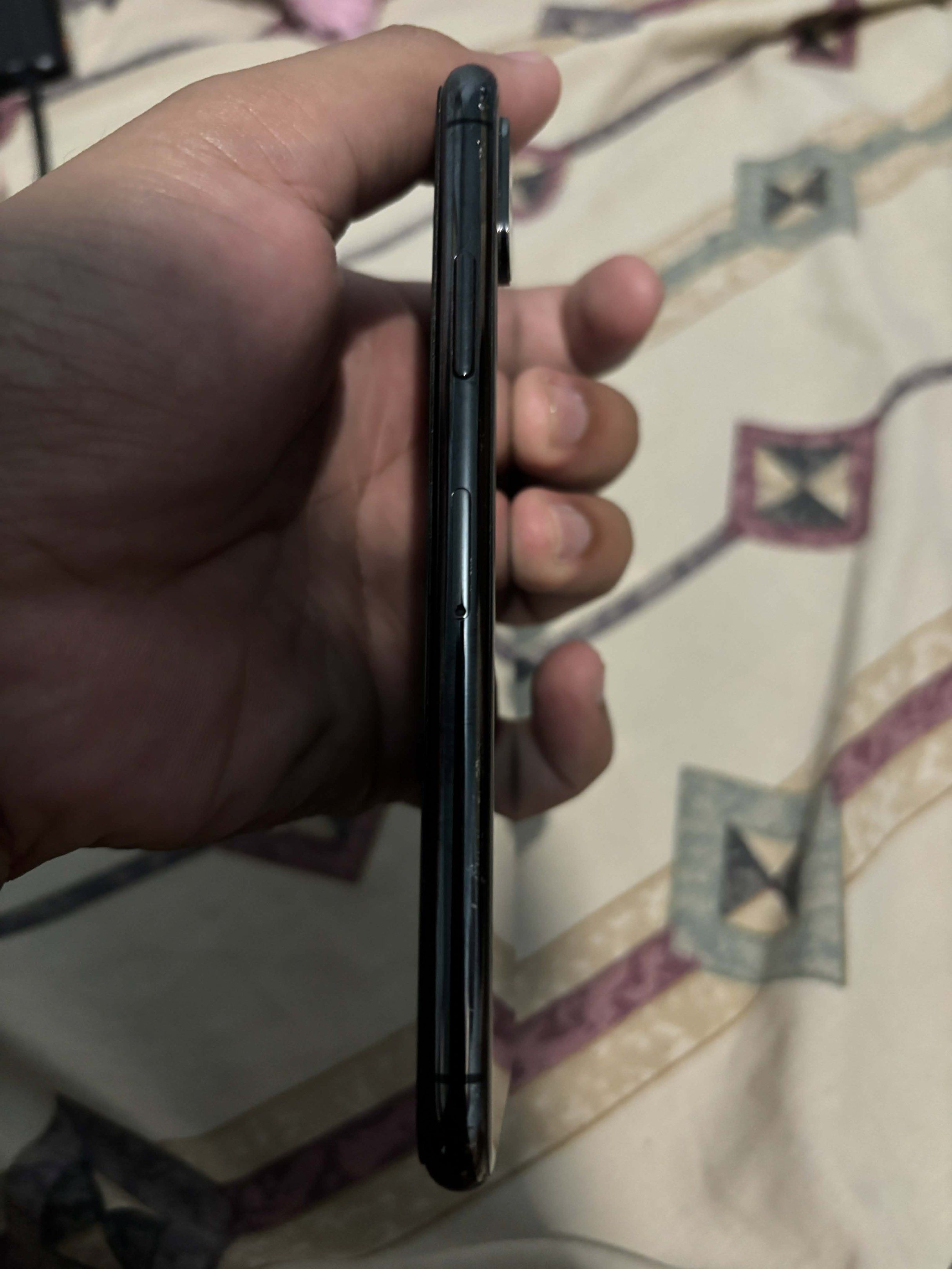 For swap only to iphone 13 (Category: iPhone X Series) located in Pasig City. Submitted by swifttree.e118d0 (Listing ID 1419544632, Image 3). Description: Iphone X 256gb 72% Bh Lower left back glass crack Face id Working True tone working Samsung A51 128 gb Scratches Other than that all goods.