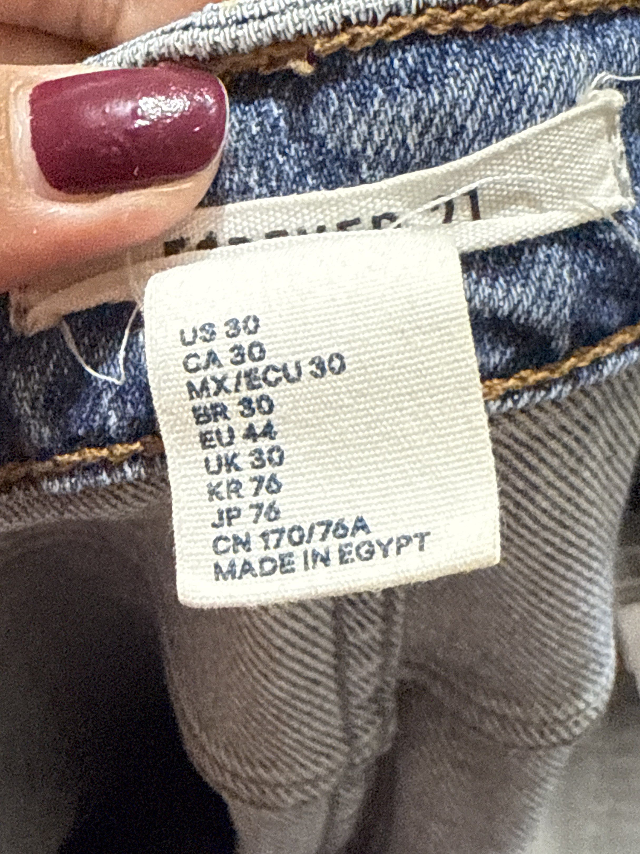 Forever 21 Denim Jeans - US 30 (Category: Jeans) located in Pasig City. Submitted by kingdomgeneral (Listing ID 1419394090, Image 3). Description: - Forever 21 denim jeans - Button-fly closure - Classic five-pocket design - Medium wash - Slim fit - Size: US 30, CA 30, MX/EU 30, BR 30, EU 44, UK 30, KR 76, JP 76, CN 170/76A - Made in Egypt.