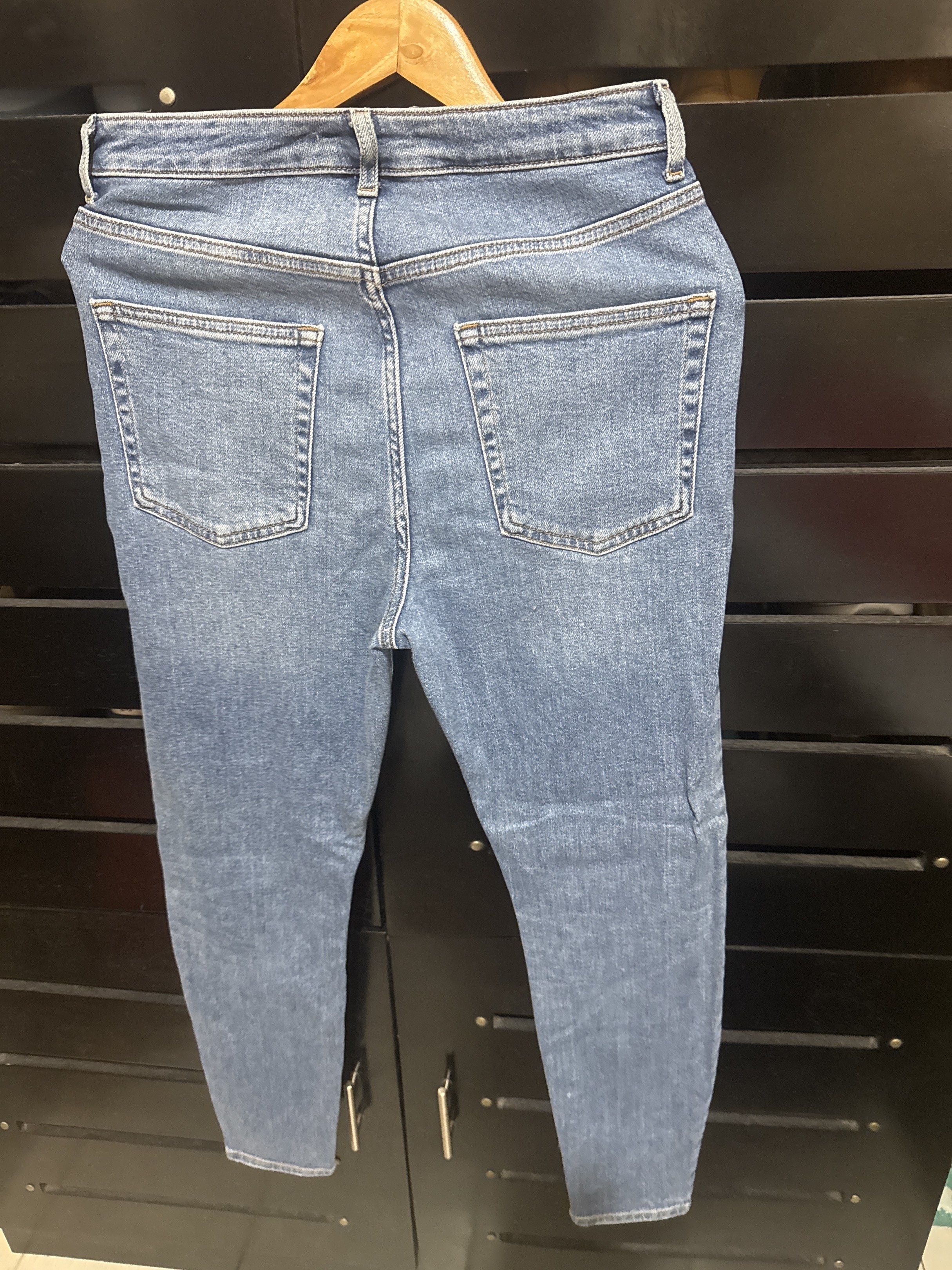Forever 21 Denim Jeans - US 30 (Category: Jeans) located in Pasig City. Submitted by kingdomgeneral (Listing ID 1419394090, Image 2). Description: - Forever 21 denim jeans - Button-fly closure - Classic five-pocket design - Medium wash - Slim fit - Size: US 30, CA 30, MX/EU 30, BR 30, EU 44, UK 30, KR 76, JP 76, CN 170/76A - Made in Egypt.