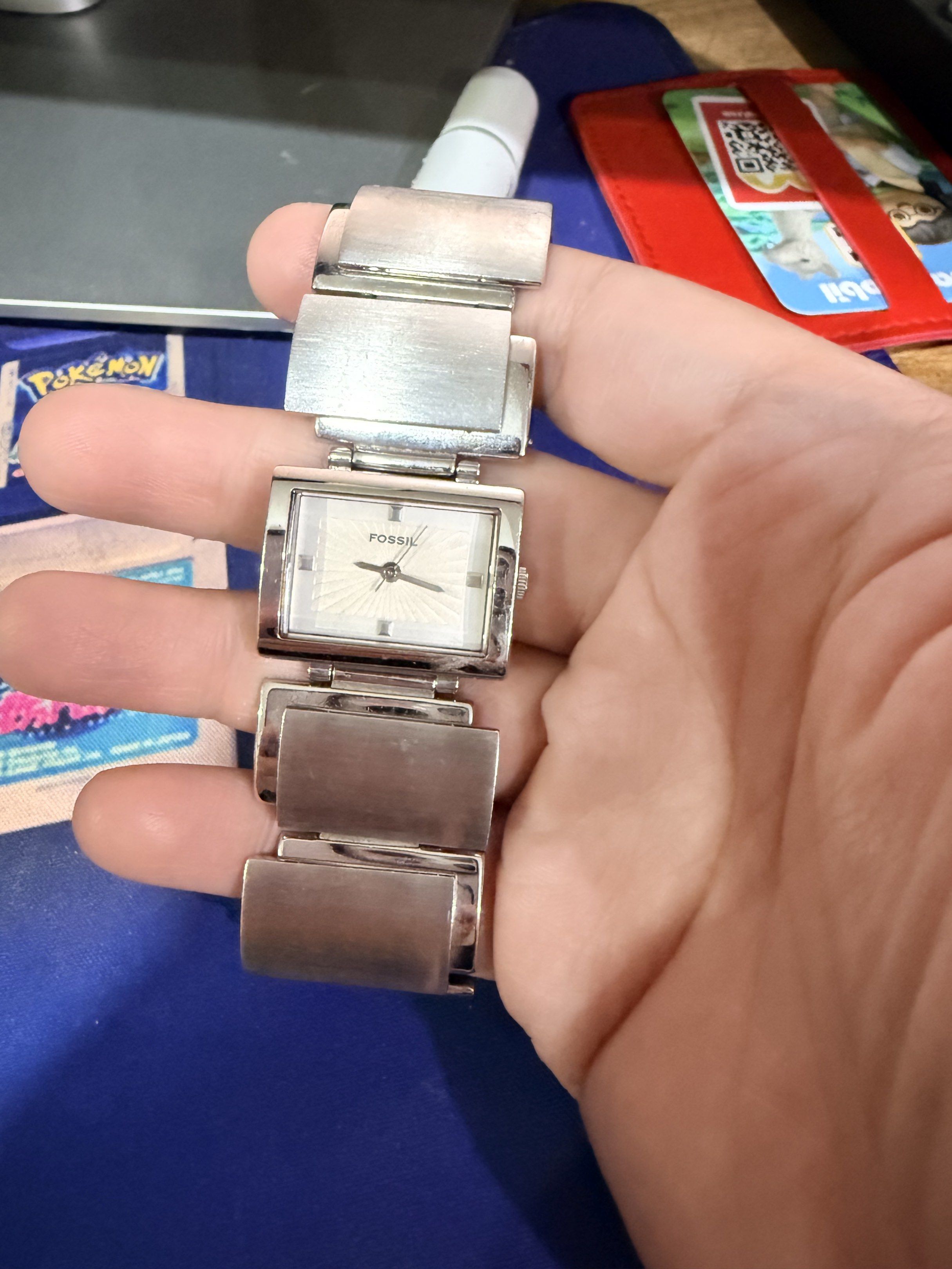 Fossil F2 ES1865 Pre loved (Category: Women's Watches) located in Quezon City. Submitted by decluttererwhenever (Listing ID 1419533482, Image 2). Description: - Fossil watch - Silver rectangular face - Silver band with rectangular links - White sunburst dial - Fossil logo visible on the back - No box - Bracelet length 17.5 cm (as shown on the photo) Payment arrangement: Half downpayment required so I can proceed with the battery replacement and m