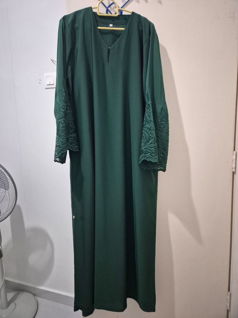 FUSTAANN Emerald Green Abaya (52) (Category: Kaftans & Jubahs) located in Kuala Lumpur. Submitted by normizs (Listing ID 1419532504, Image 2). Description: Brand new. Never worn - Size 52 - Lightweight fabric - Come with matching shawl .