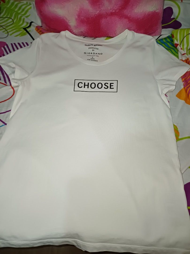 Giordano Choose T-shirt (Category: Tshirts & Polo Shirts ) located in Manila. Submitted by 3Nel5 (Listing ID 1419400879, Image 3). Description: - Giordano women's T-shirt - Size: L - Design: 'CHOOSE' print on front - Neckline: Scoop neck - Material: 100% cotton - Includes washing instructions.