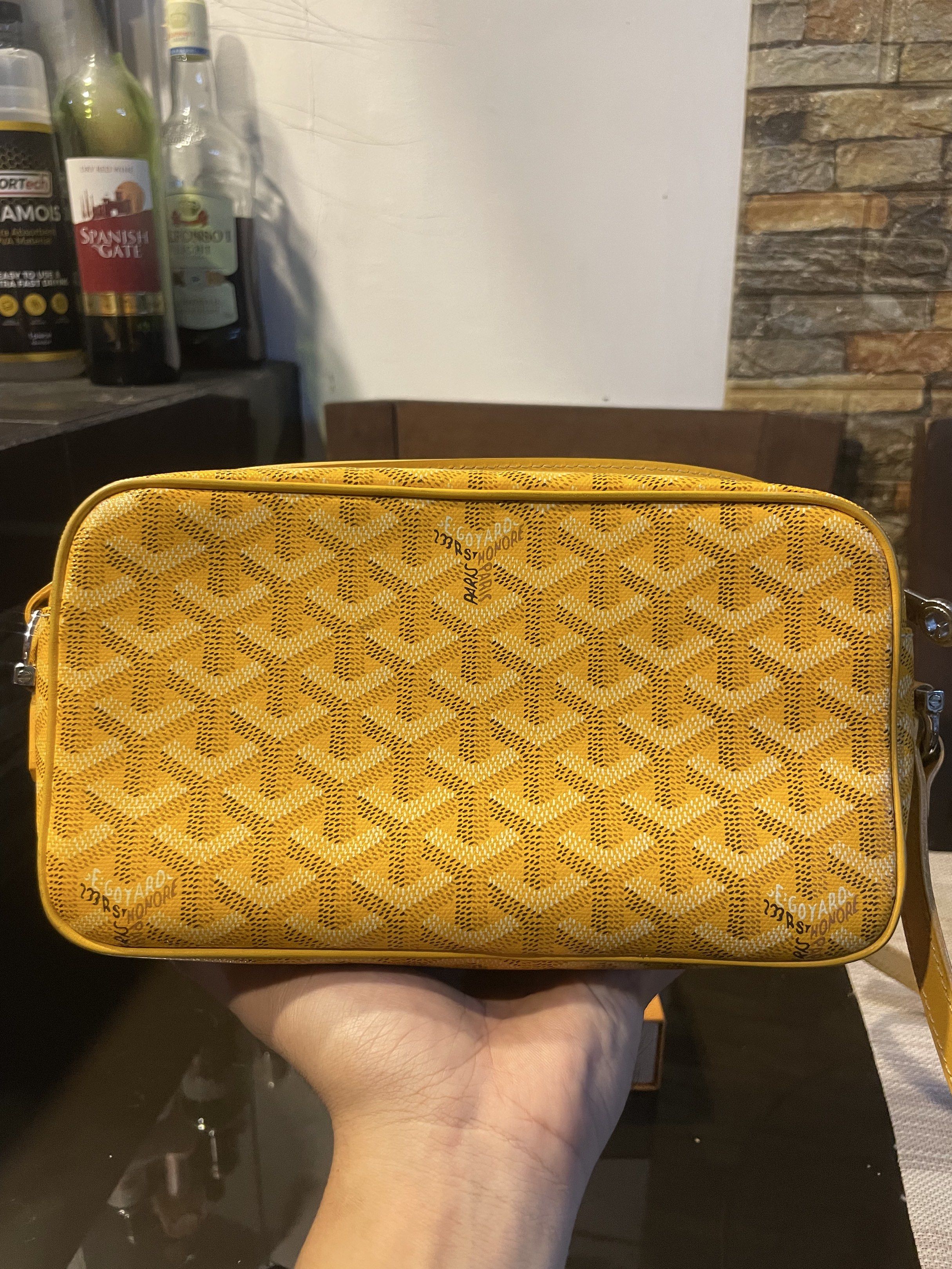 Goyard Camera Bag Yellow (Category: Luxury Bags & Wallets) located in Las Pinas. Submitted by vinalcantara (Listing ID 1419492293, Image 3). Description: - For Steal / Trade !! Goyard Capvert PM Bag Good condition / bag only Php 110,000 Will send detailed pics upon request ✔️ ✅ Terms/Layaway 📍 Loc/Meet ups: Las Piñas 💸 BDO or Gcash 🚚 Lalamove/LBC ✔️ Unli vouch and legit check @Prynne_sole on IG! Dm to purchase!.