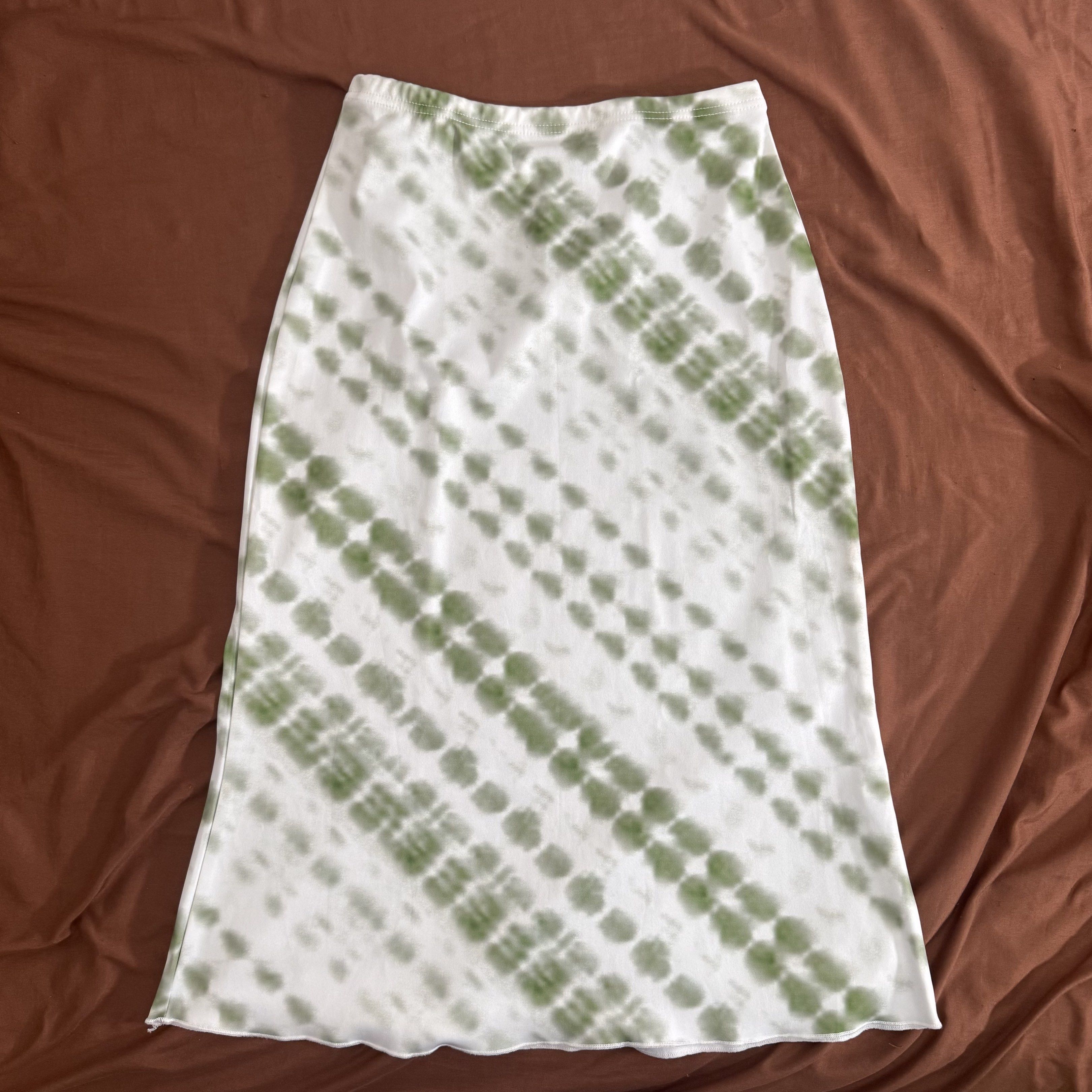 green skirt (Category: Skirts) located in Quezon City. Submitted by va_v2 (Listing ID 1419500067, Image 1). Description: green skirt (s) 🏷️ 150 garterized + stretchable fabric.