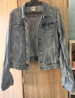 (Category: ) located in . Submitted by closetsweeper11 (Listing ID 1419429323, Image 1). Description: .