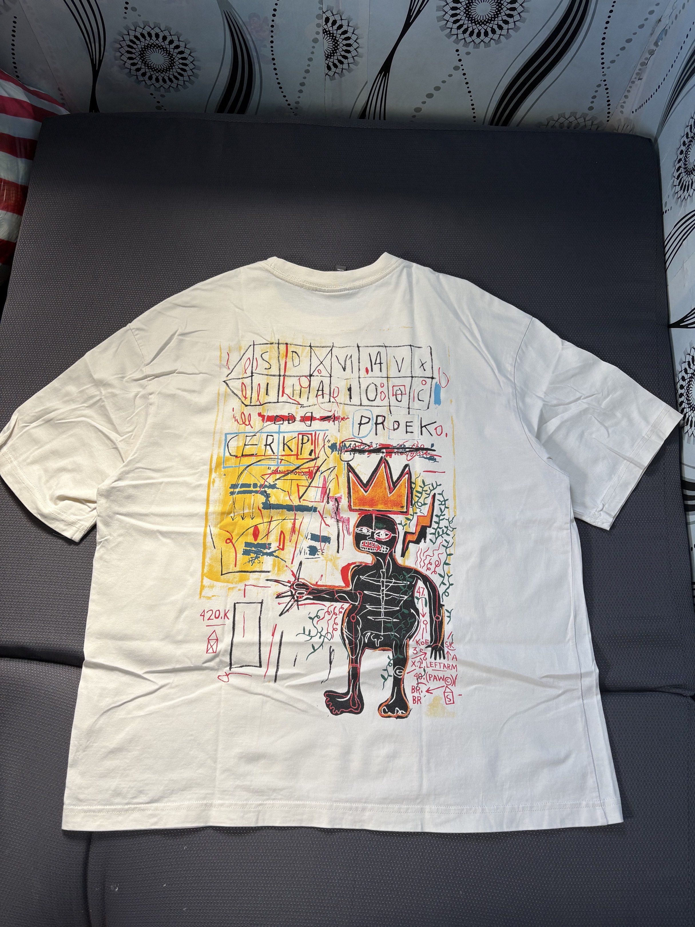 H&M Jean-Michel Basquiat Graphic Tee (Category: Tshirts & Polo Shirts ) located in Pasig City. Submitted by thriftzzsweep (Listing ID 1419445560, Image 2). Description: H&M Basquiat Collaboration Issue: None Condition: 10 Color Rate: 10 Used Twice Size on Tag: L Lengyh x Width: 28 x 23.5.