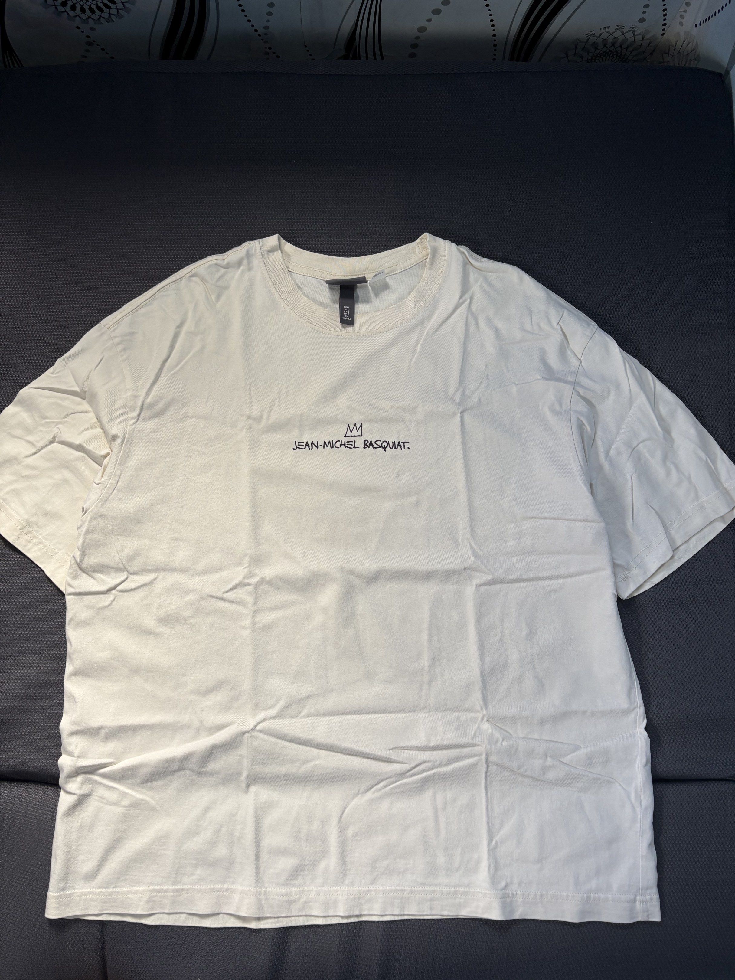 H&M Jean-Michel Basquiat Graphic Tee (Category: Tshirts & Polo Shirts ) located in Pasig City. Submitted by thriftzzsweep (Listing ID 1419445560, Image 1). Description: H&M Basquiat Collaboration Issue: None Condition: 10 Color Rate: 10 Used Twice Size on Tag: L Lengyh x Width: 28 x 23.5.