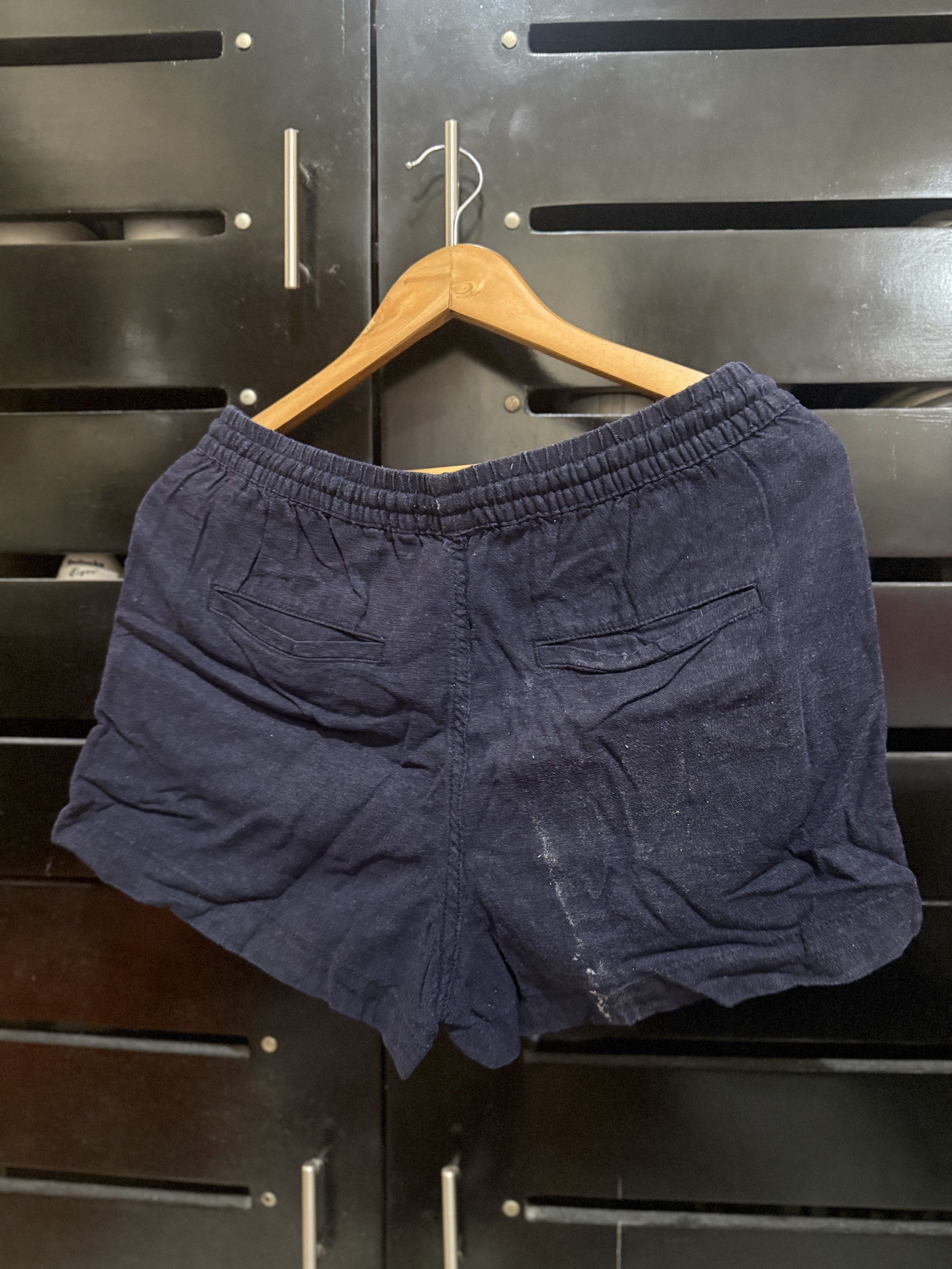 H&M Navy Blue Shorts - Size S (Category: Shorts) located in Pasig City. Submitted by kingdomgeneral (Listing ID 1419401253, Image 2). Description: - H&M navy blue shorts - Size: S - Features: - Elastic waistband with drawstring - Two front pockets - Two back pockets - Material: 57% viscose, 43% linen - Care: Wash with similar colors.