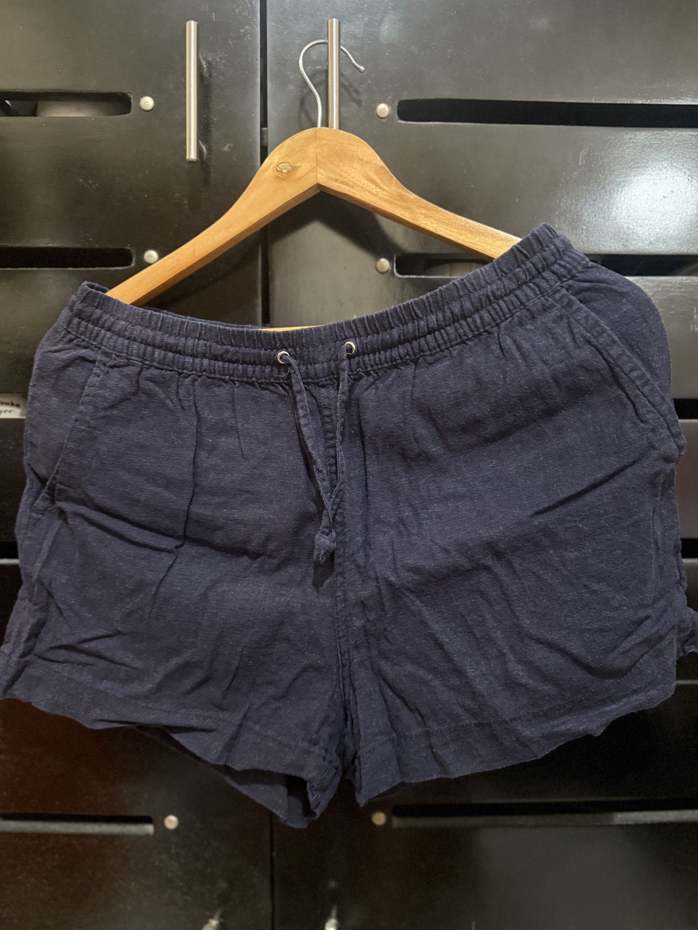 H&M Navy Blue Shorts - Size S (Category: Shorts) located in Pasig City. Submitted by kingdomgeneral (Listing ID 1419401253, Image 1). Description: - H&M navy blue shorts - Size: S - Features: - Elastic waistband with drawstring - Two front pockets - Two back pockets - Material: 57% viscose, 43% linen - Care: Wash with similar colors.