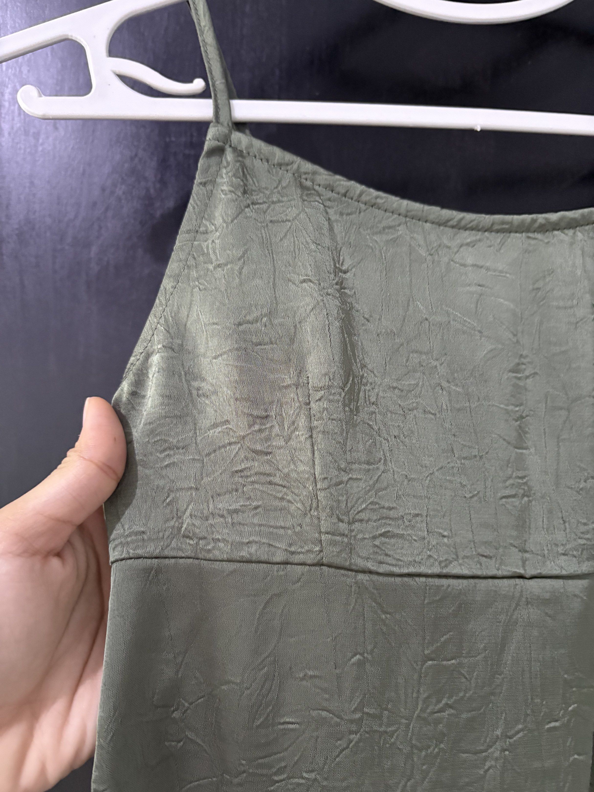 H&M Olive Green Dress (Category: Babies & Kids Fashion) located in Bulacan. Submitted by lenggayy (Listing ID 1419442361, Image 3). Description: - H&M Olive Green Slip Dress - Midi Length - Spaghetti Straps - Textured Fabric - 8-9Y on tag but can fit 3-6 yrs old only.