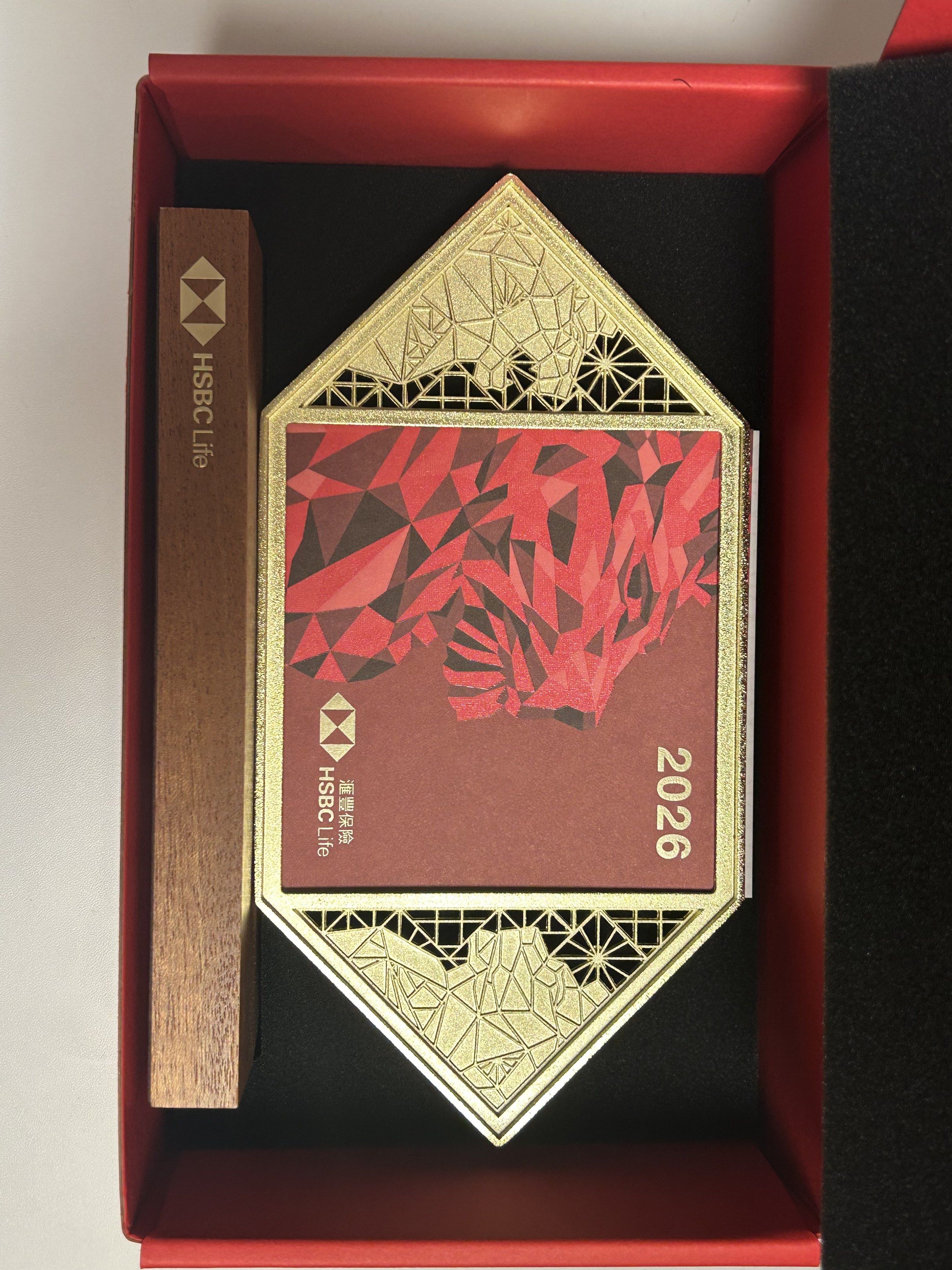 HSBC Life 2026 Gift Set 月曆 坐枱 木製, 門票＆禮券, 現金券、兌換券、禮券 - Carousell