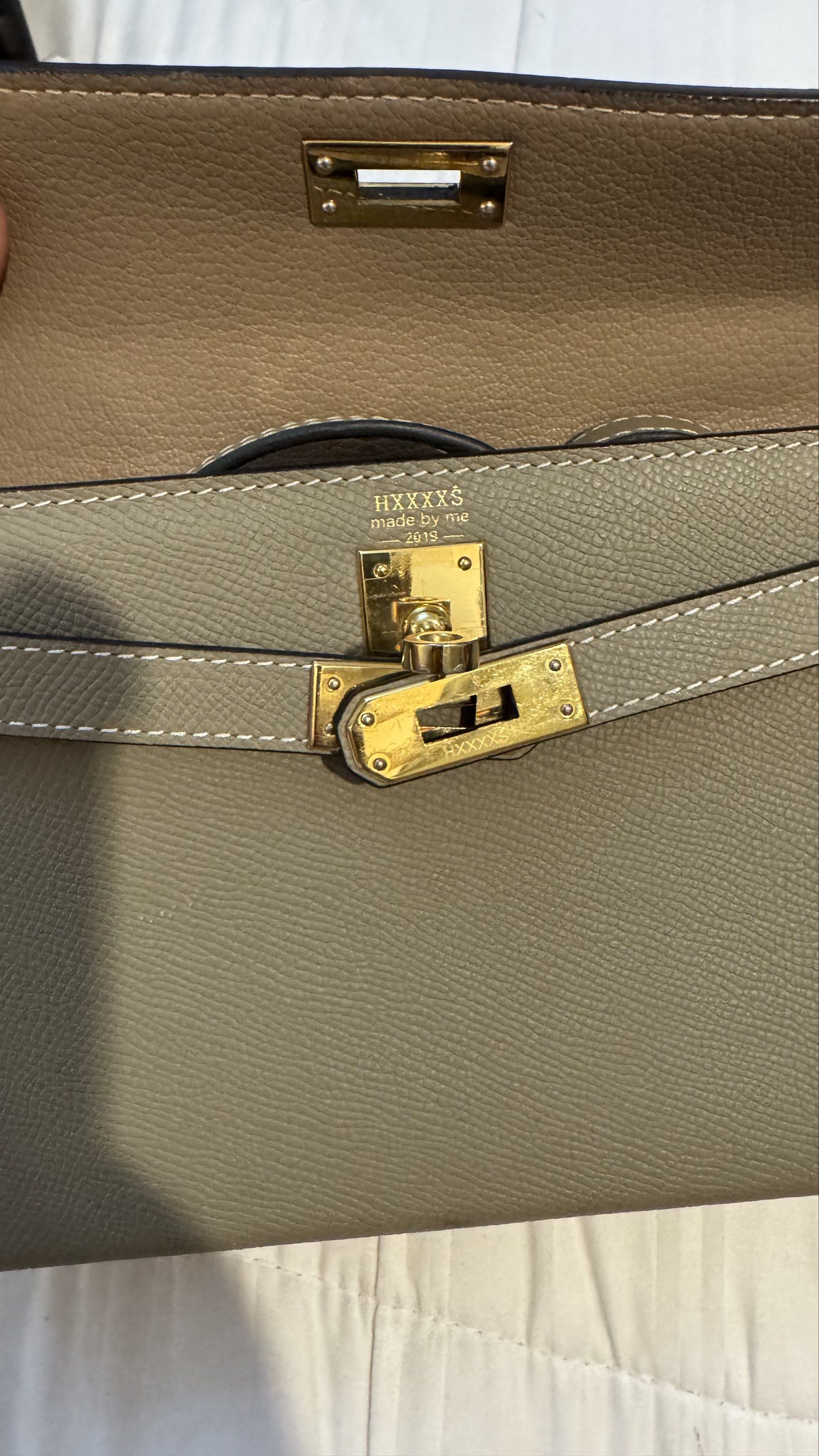 HXXXXXS Mini Kelly Bag (Category: Luxury Bags & Wallets) located in San Juan City. Submitted by valenzcloset (Listing ID 1419499421, Image 2). Description: Mini Kelly not original but can pass as one has minimal stain L 5inches W 7 inches.