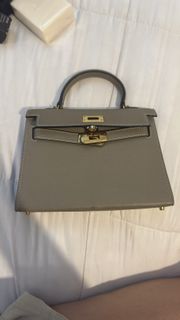 (Category: ) located in . Submitted by valenzcloset (Listing ID 1419499421, Image 1). Description: .