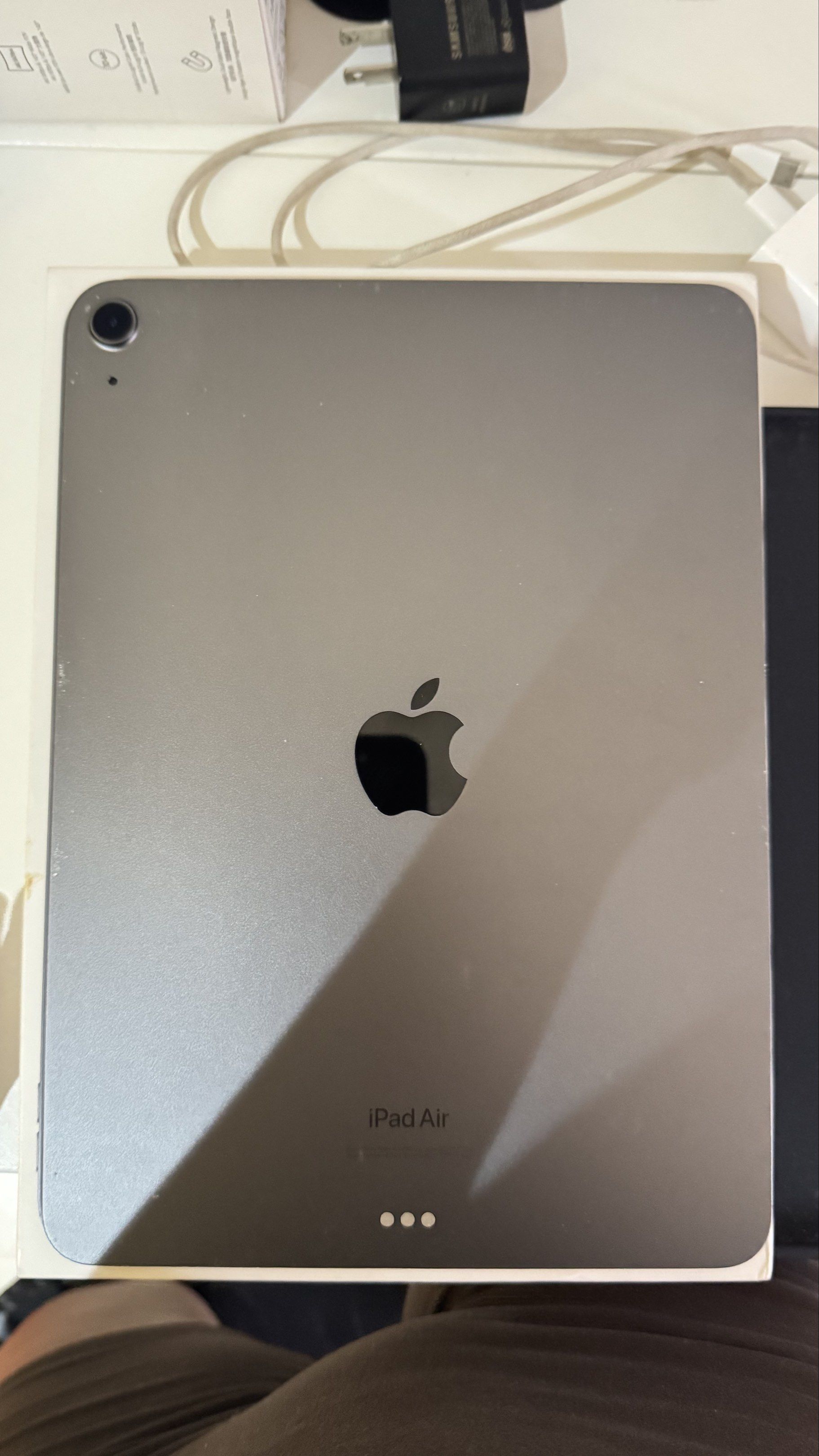 iPad Air 5th Gen WIFI RUSH RUSH (Category: iPad) located in Bulacan. Submitted by carlakilla (Listing ID 1419427128, Image 3). Description: RFS- need funds Meet Up: Malolos or Plaridel only. I have a toddler kaya mahirap lumayo.