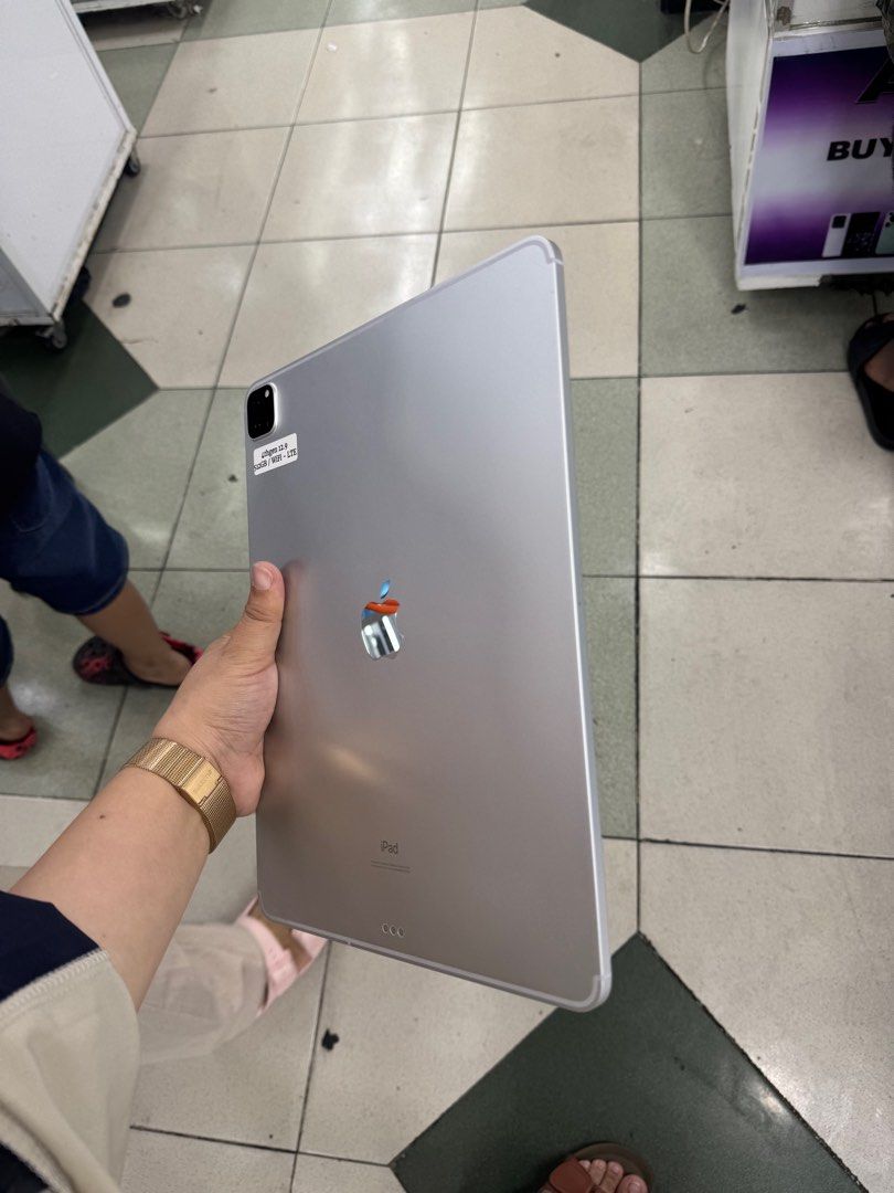 Ipad Pro 2020 4th Gen 512gb LTE No issue (Category: iPad) located in San Juan City. Submitted by javedsgadgetshop (Listing ID 1419559436, Image 2). Description: INSTALLMENT OPTIONS : SPAY LATER / GGIVES / CREDIT CARD! WE BUY AND SELL SO PWEDE MAGBINTA OR SWAP ! Quick Specs : 💵 Ipad Pro 12.9 2020 4thgen •512gb •NTC Variant •Good batt health •Factory Unlock •95% Smoothness •No hidden issue | No Repaired •100% Authentic | Not Refurbished •w/ OEM Ch