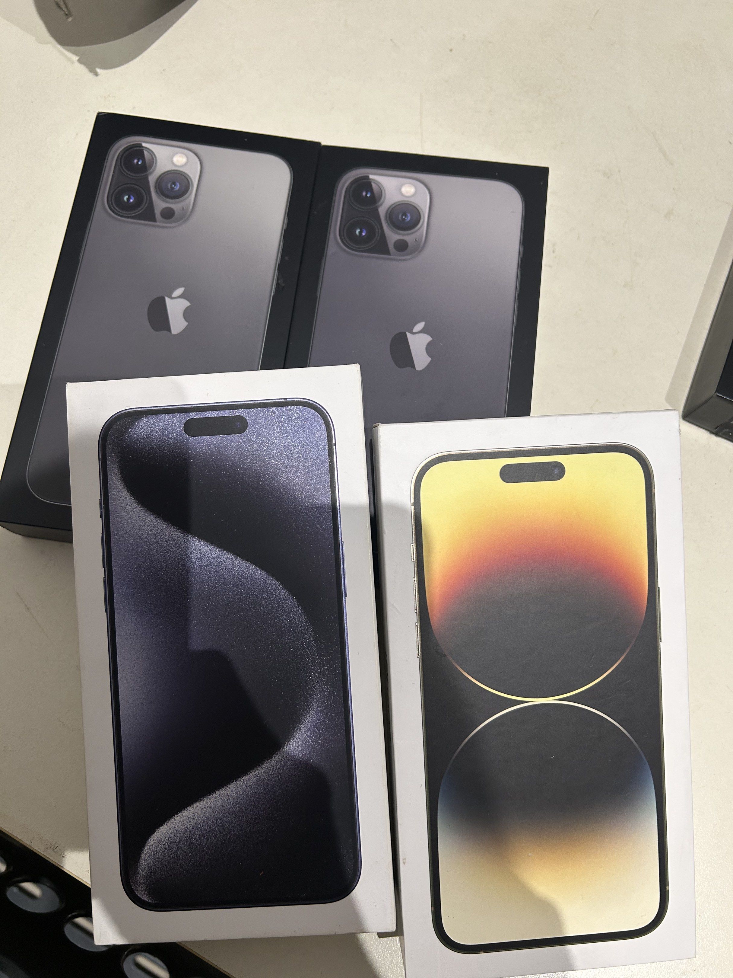 Iphone Boxes (Category: iPhone 13 Series) located in Kuala Lumpur. Submitted by soohui_ksh (Listing ID 1419538385, Image 2). Description: .
