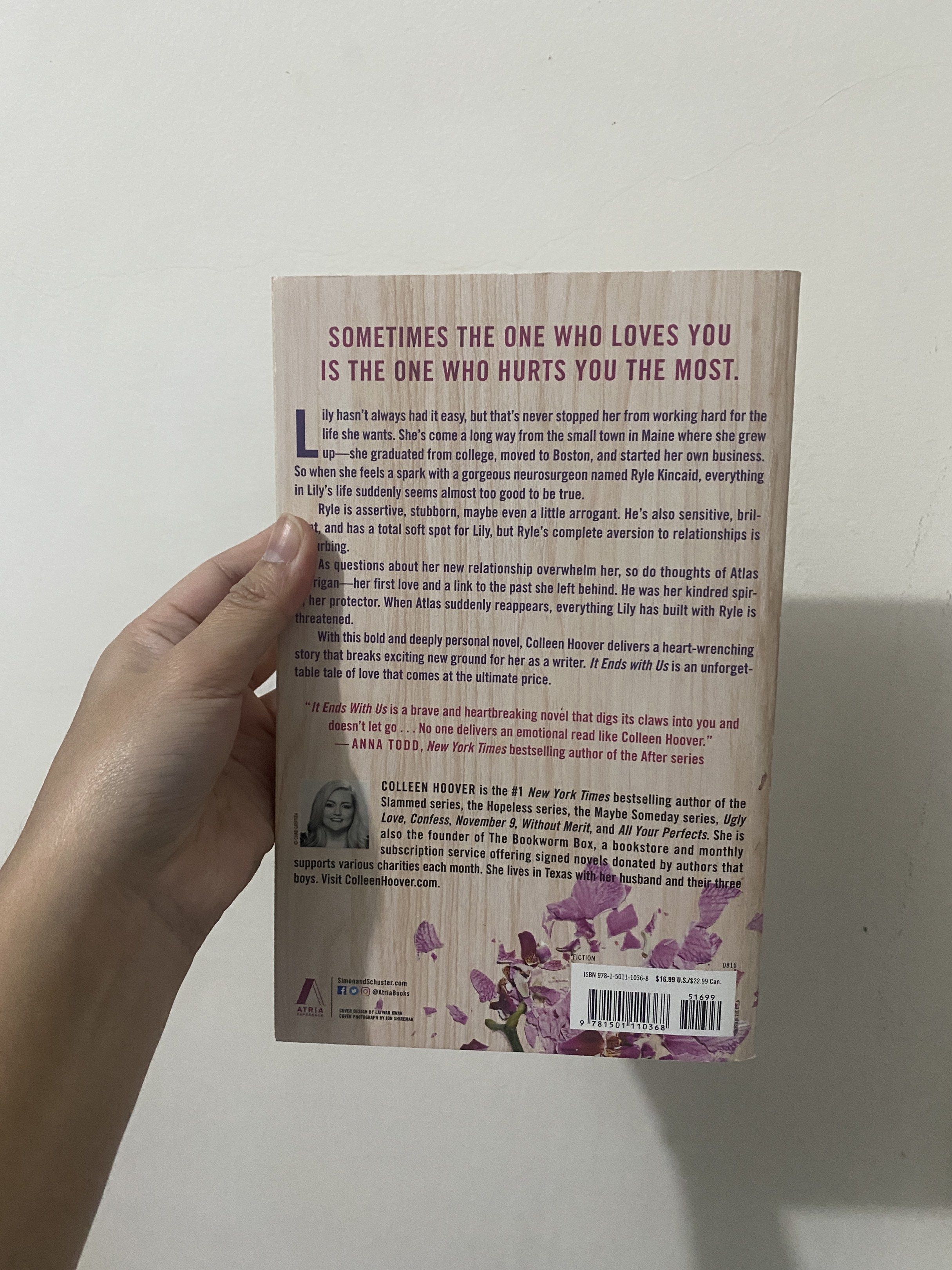 It Ends With Us by Colleen Hoover (Category: Storybooks) located in Quezon City. Submitted by _ashfall (Listing ID 1419528918, Image 2). Description: Paperback.
