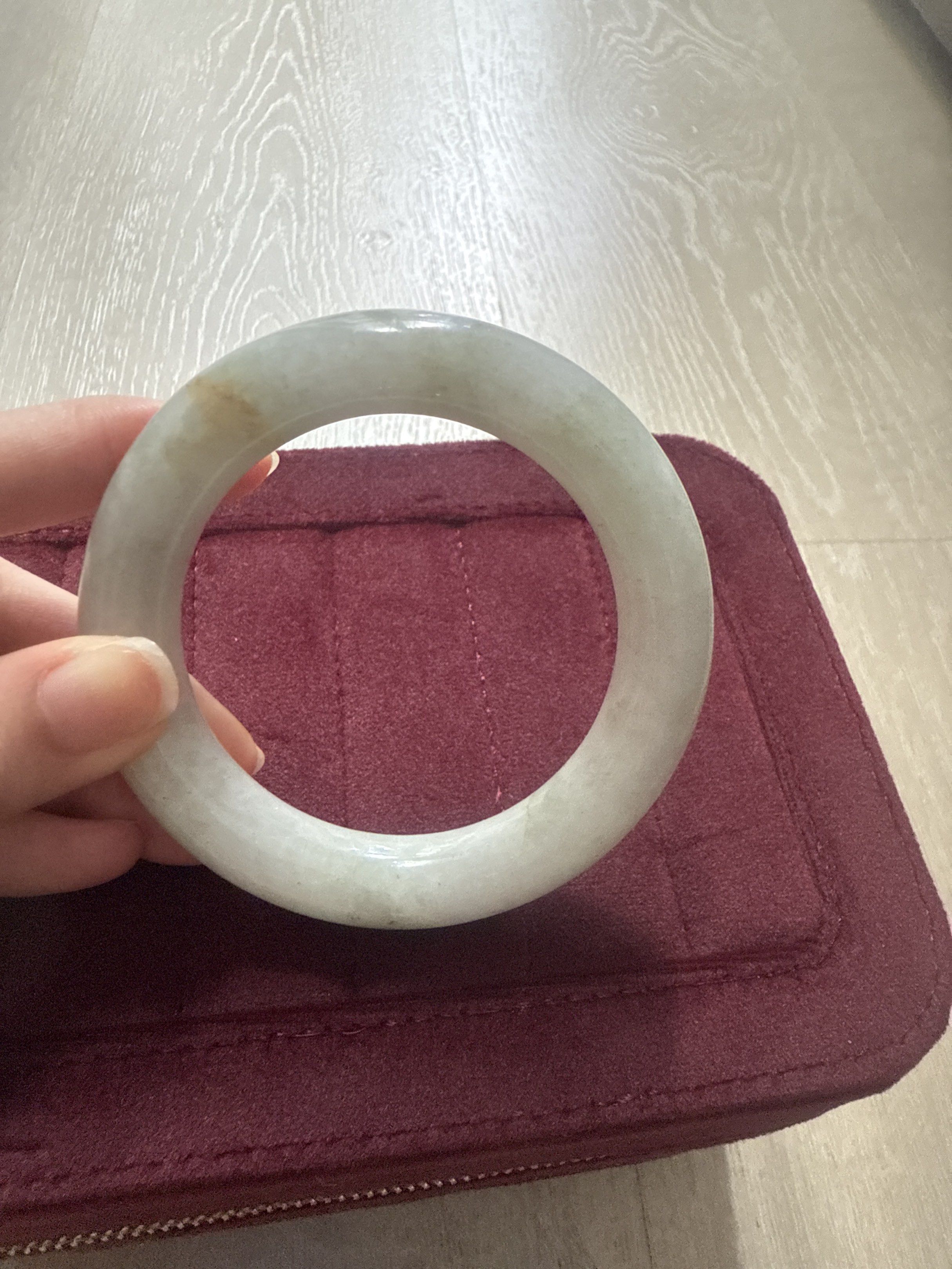 Jade Bangle (Category: Bracelets) located in Singapore. Submitted by ruike199073412 (Listing ID 1419438921, Image 1). Description: - Classic jade bangle with certificate - size 54 - Suitable for daily wear and special occasions.