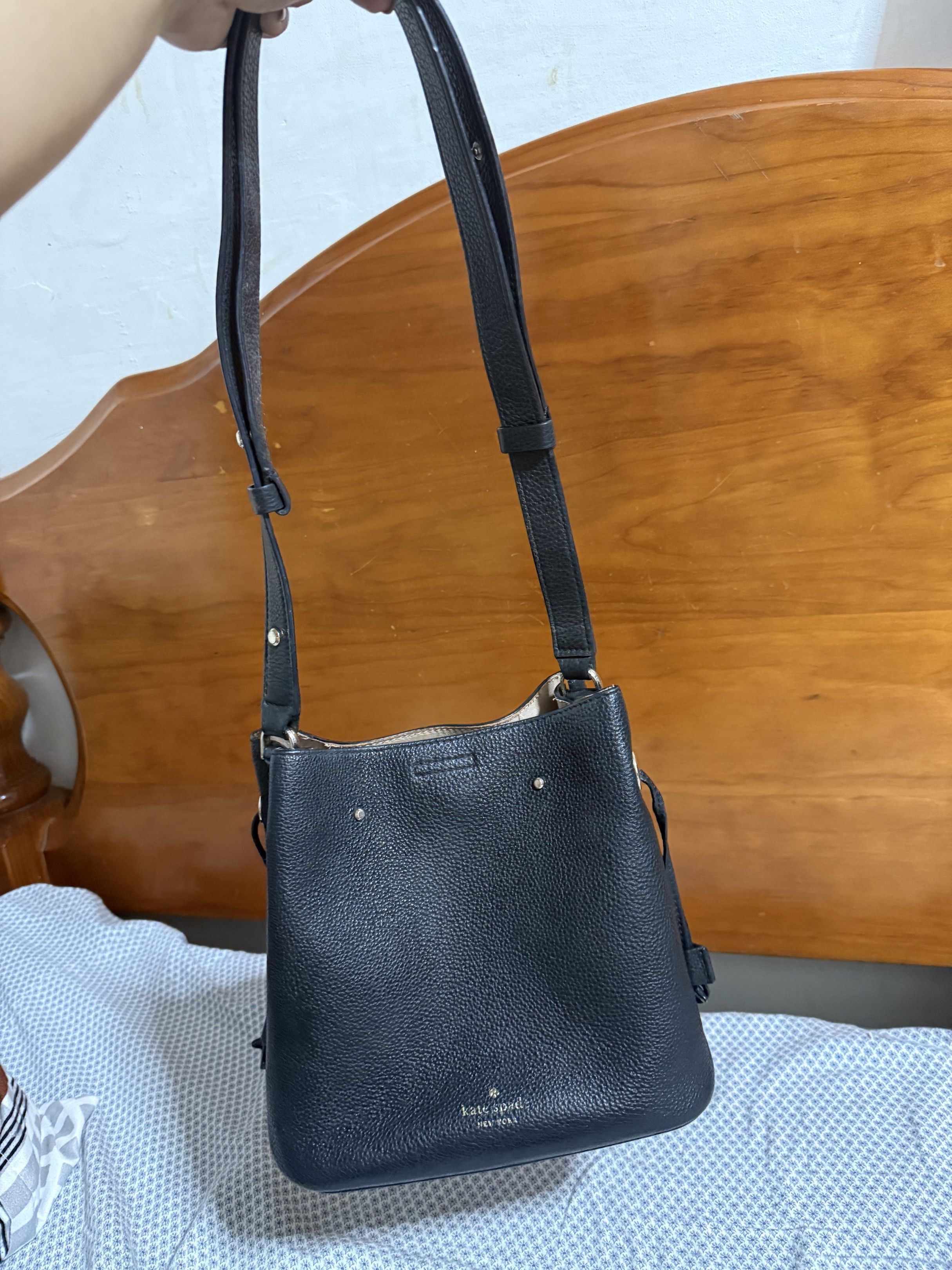 Kate Spade Marti Bucket Bag (Category: Luxury Bags & Wallets) located in Binangonan. Submitted by cocoeyber (Listing ID 1419528277, Image 2). Description: Selling my preloved KS marti Bucket bag in Small size. Sign of usage..
