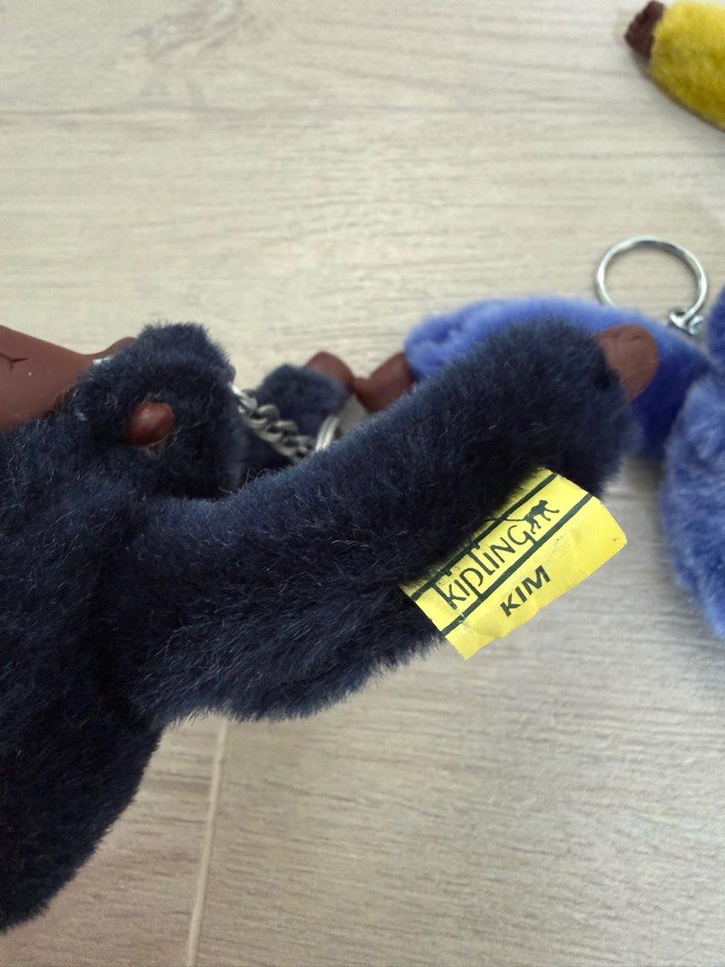 Kipling Monkey Keychains - Assorted Colours （分類：其他周邊）位於 Hong Kong。 由 hillaryhillary 提交（商品編號 1419419238，圖片 6）。簡介： Chris $120 Kim $110 Lolwah $100 Lauranne $100 Franny $100。