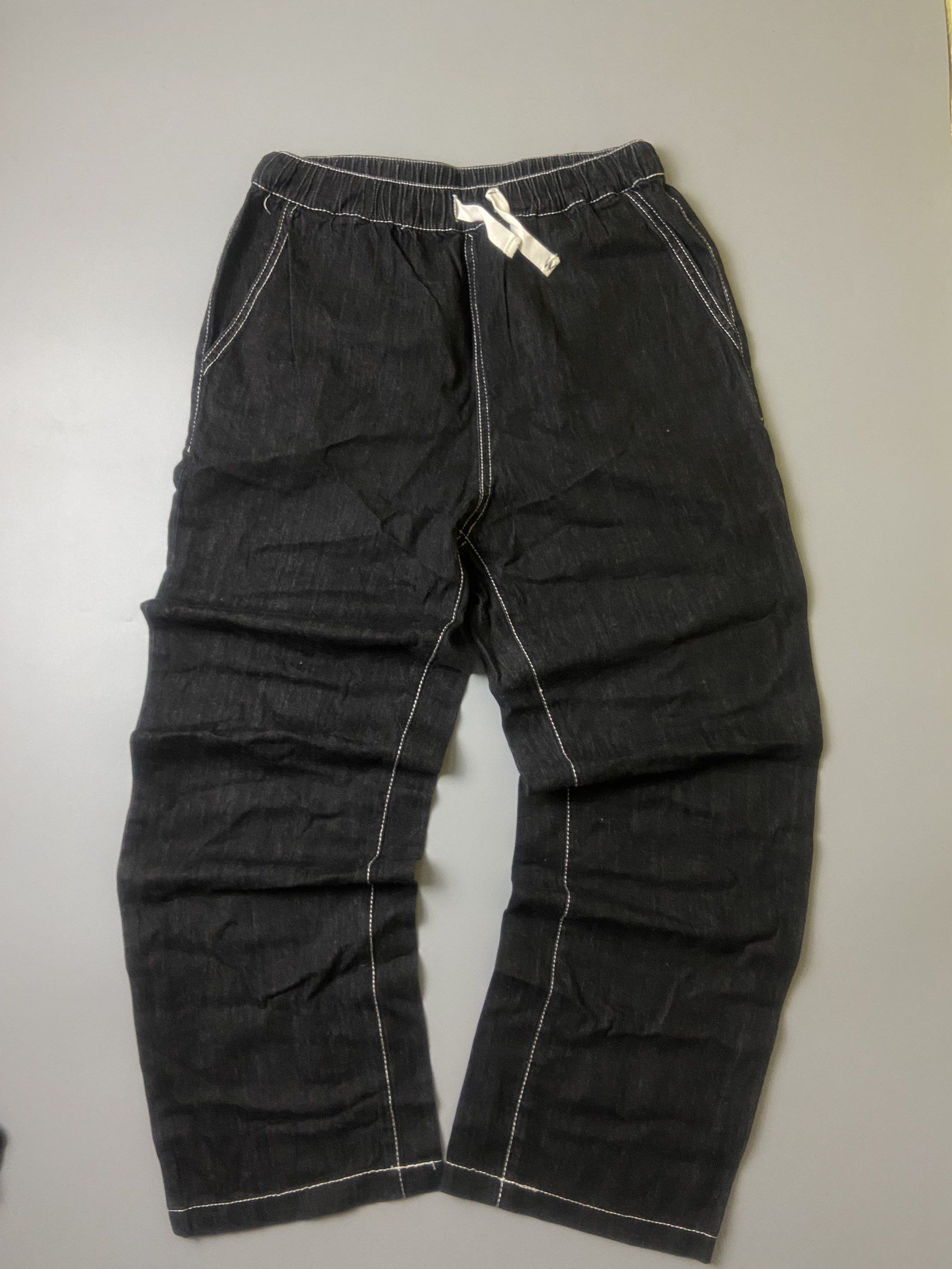 loewe pants (Category: Jeans) located in San Fernando. Submitted by dippedrops (Listing ID 1419539162, Image 1). Description: loewe pants excellent condition no issue size 28 adjustable L- 36 Hem 9.