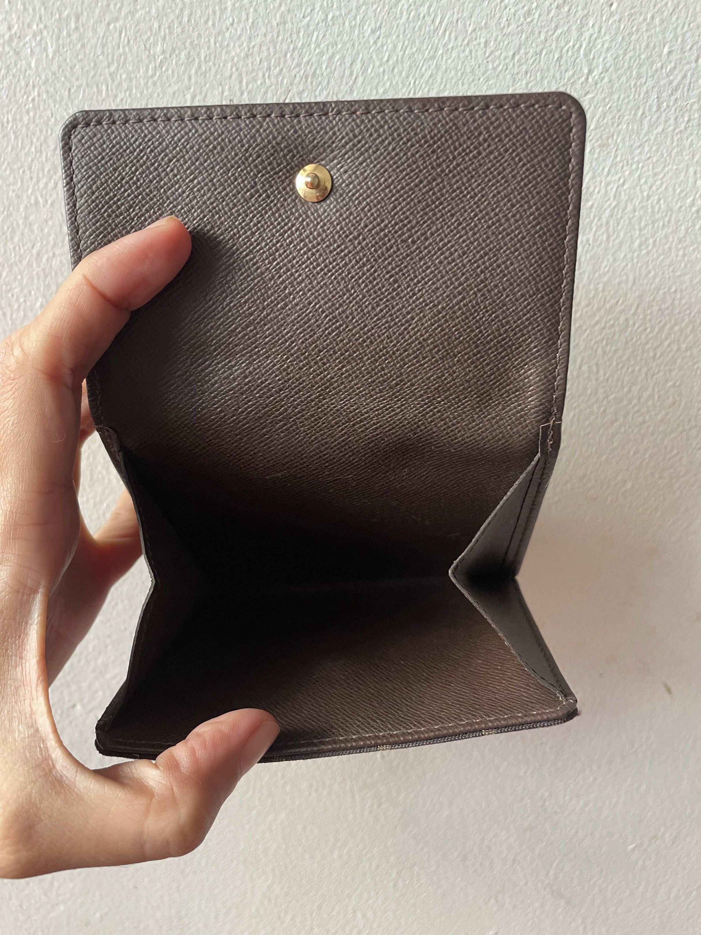 Louis Vuitton Wallet (Category: Luxury Bags & Wallets) located in Pasig City. Submitted by lilhermes (Listing ID 1419391301, Image 2). Description: - Authentic Louis Vuitton wallet - Multiple card slots - Bill compartment - Brown interior - Snap closure - Made in France.