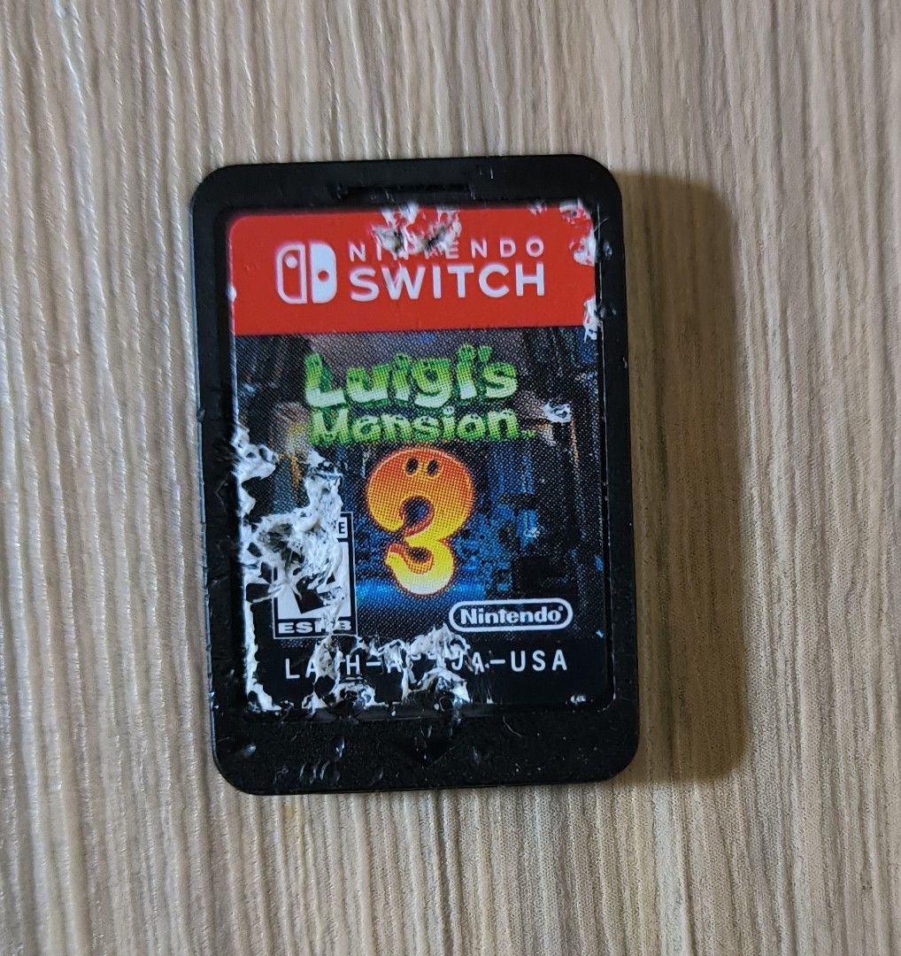 Luigi's Mansion 3 - Nintendo Switch (1, Lite, Oled) (Category: Nintendo) located in Pateros City. Submitted by von282 (Listing ID 1419393982, Image 2). Description: - Luigi's Mansion 3 for Nintendo Switch - Includes game cartridge and case - Explore a haunted hotel - Features the Poltergust G-00 and Gooigi - Rated E for Everyone ❗Cartridge with issue : has bite marks front and back ❗im 2nd owner and game is still playable without problem 👍🏼 can