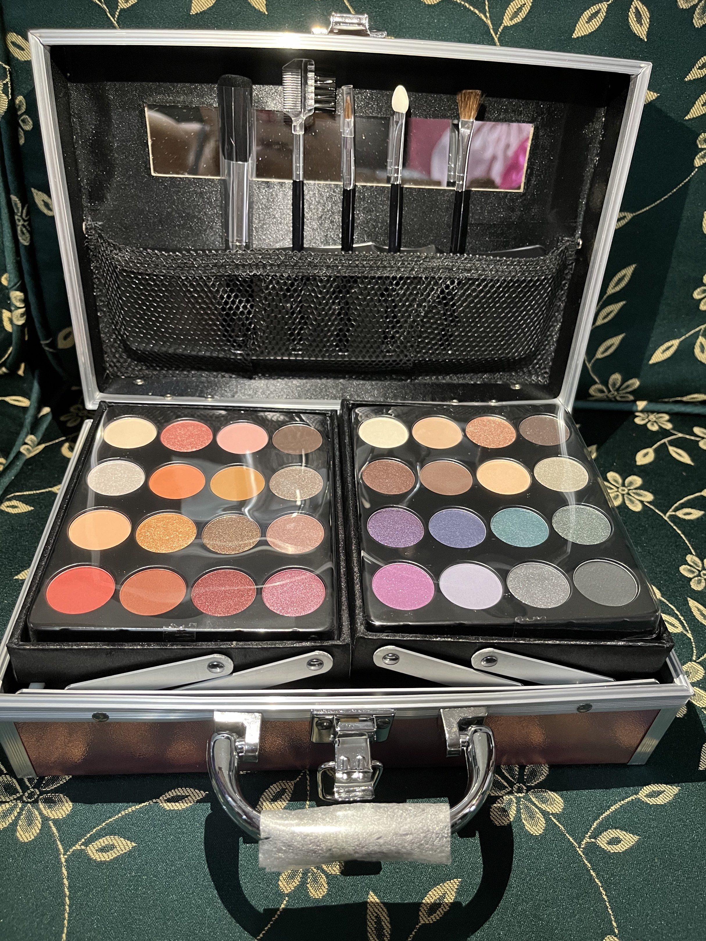 Macy's Travel Makeup Train Case (Category: Makeup) located in Las Pinas. Submitted by jaimelyscent_ (Listing ID 1419584993, Image 3). Description: Travel makeup train case from Macy's includes 32 eyeshadows, 4 blushes, 2 lip wands, 2 lipsticks, duo highlighter, duo bronzer, duo eyeliner, and duo lip liner. It has a handle for easy carrying and multiple compartments for organizing your makeup. The case is a holographic pink color and has a secure 