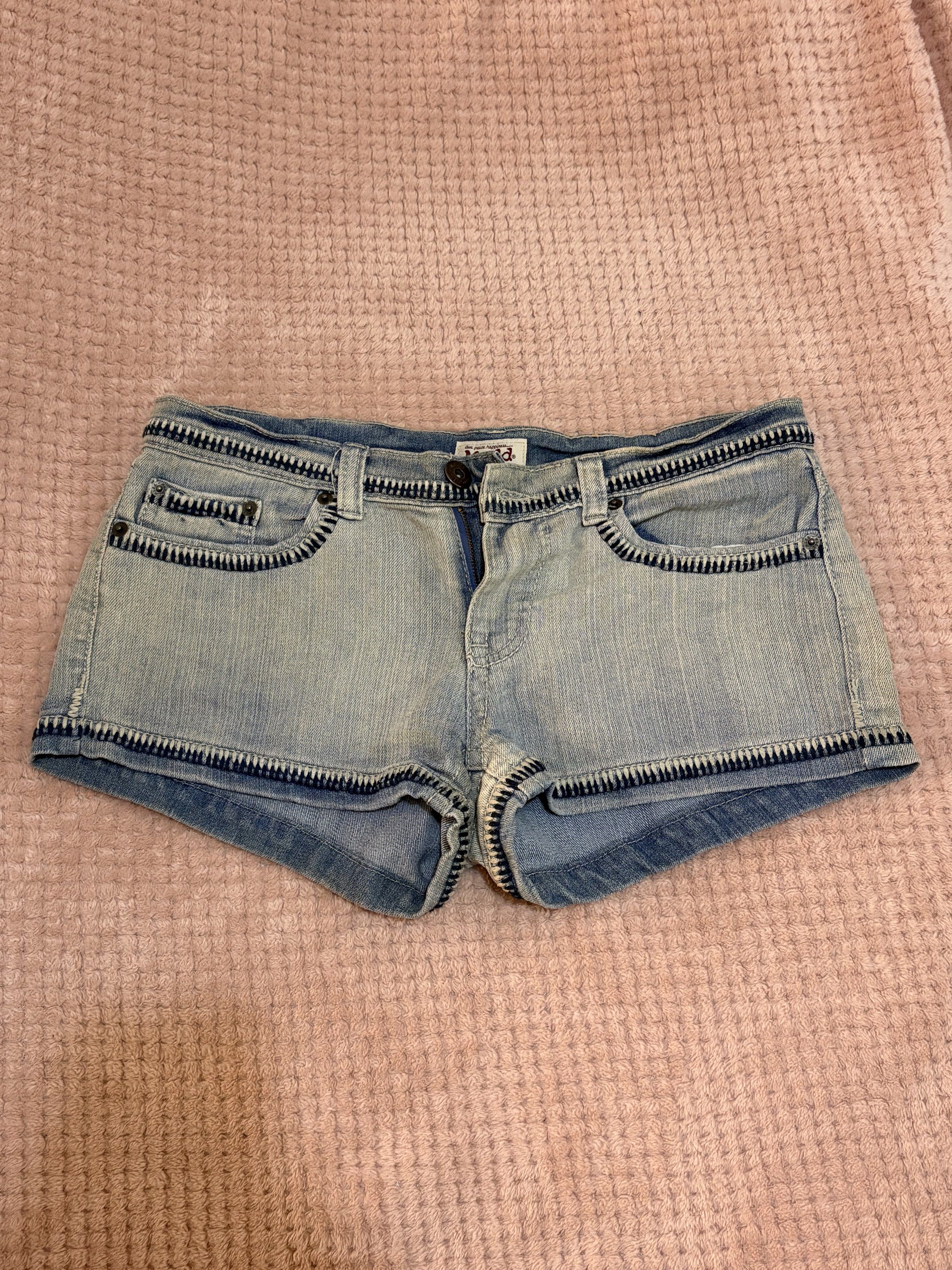 Mini Denim Shorts - BUNDLE OF 3 (Category: Shorts) located in Manila. Submitted by lustreloom (Listing ID 1419506262, Image 2). Description: - Three pairs of denim shorts included. - Brands: Mudd, Abercrombie & Fitch, and Pink. - Abercrombie & Fitch size: 26. - Condition: Good. - Ideal for casual, everyday wear..