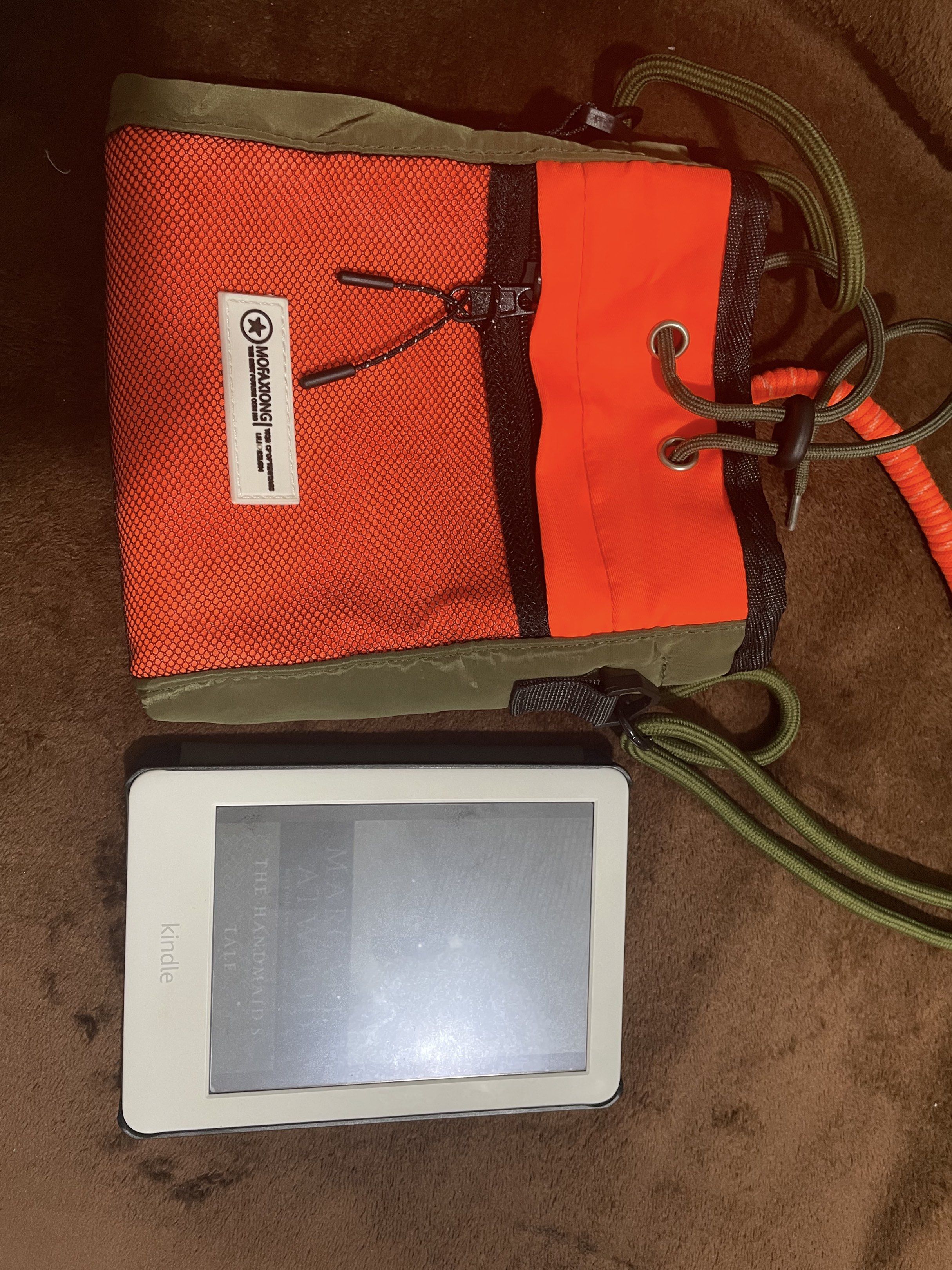 MOFAXIONG Crossbody Bag (Category: Cross-body Bags) located in Quezon City. Submitted by mclbee (Listing ID 1419498794, Image 3). Description: - cross body bag - can fit a kindle.