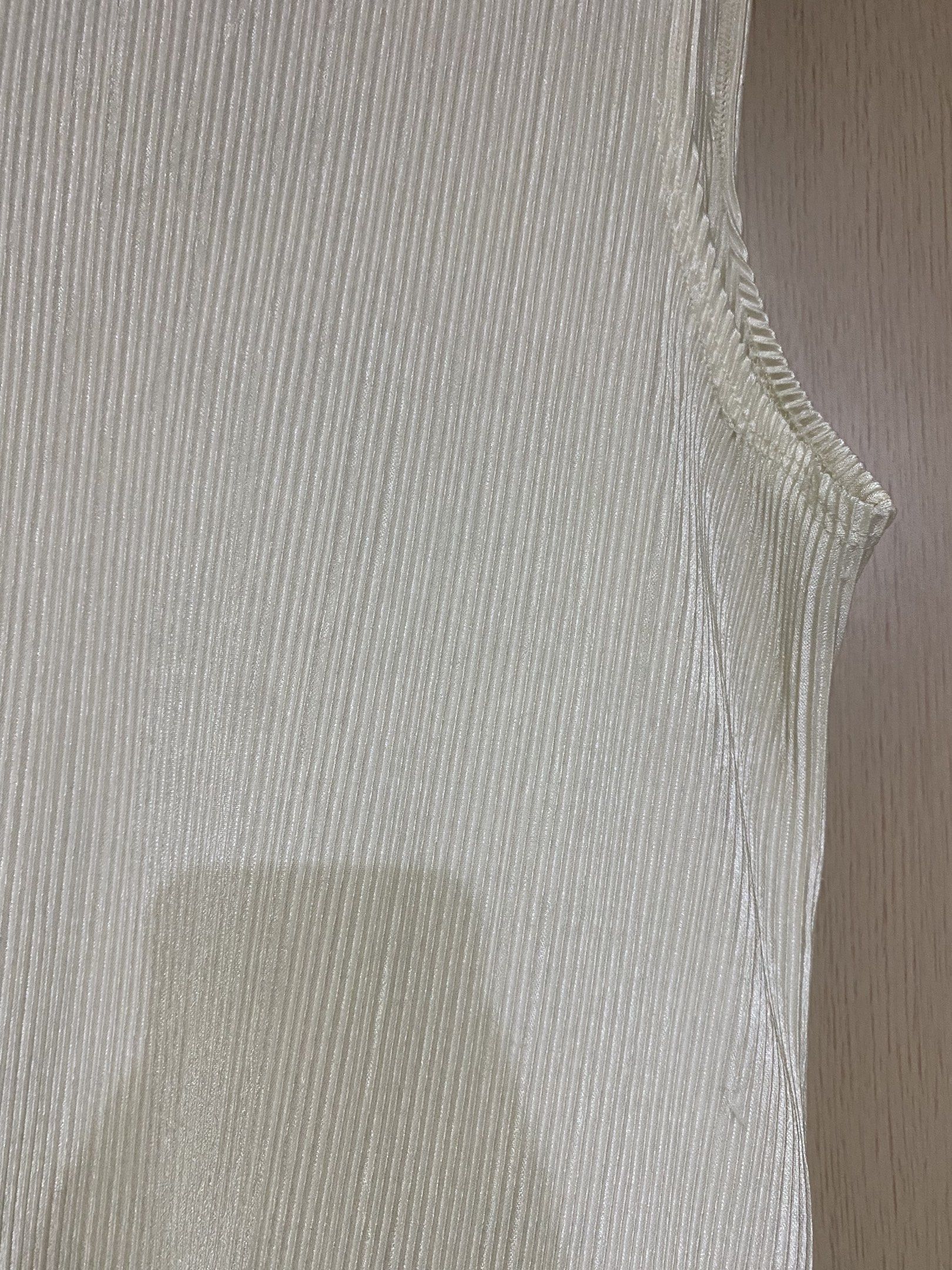 Monki Cream Pleated Sleeveless Top (Category: Sleeveless) located in Baliuag. Submitted by ashaaa_a (Listing ID 1419479129, Image 3). Description: 🐚 Large on tag but fits S-L 🐚 Versatile for layering or wearing alone 🐚 Parang shiny yung fabric 🐚 A bit sheer Loc: Manila Gcash JnT/Lalamove.
