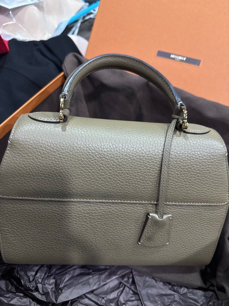 Moynat rejane (Category: Luxury Bags & Wallets) located in Makati City. Submitted by misstakes27 (Listing ID 1419511987, Image 3). Description: .