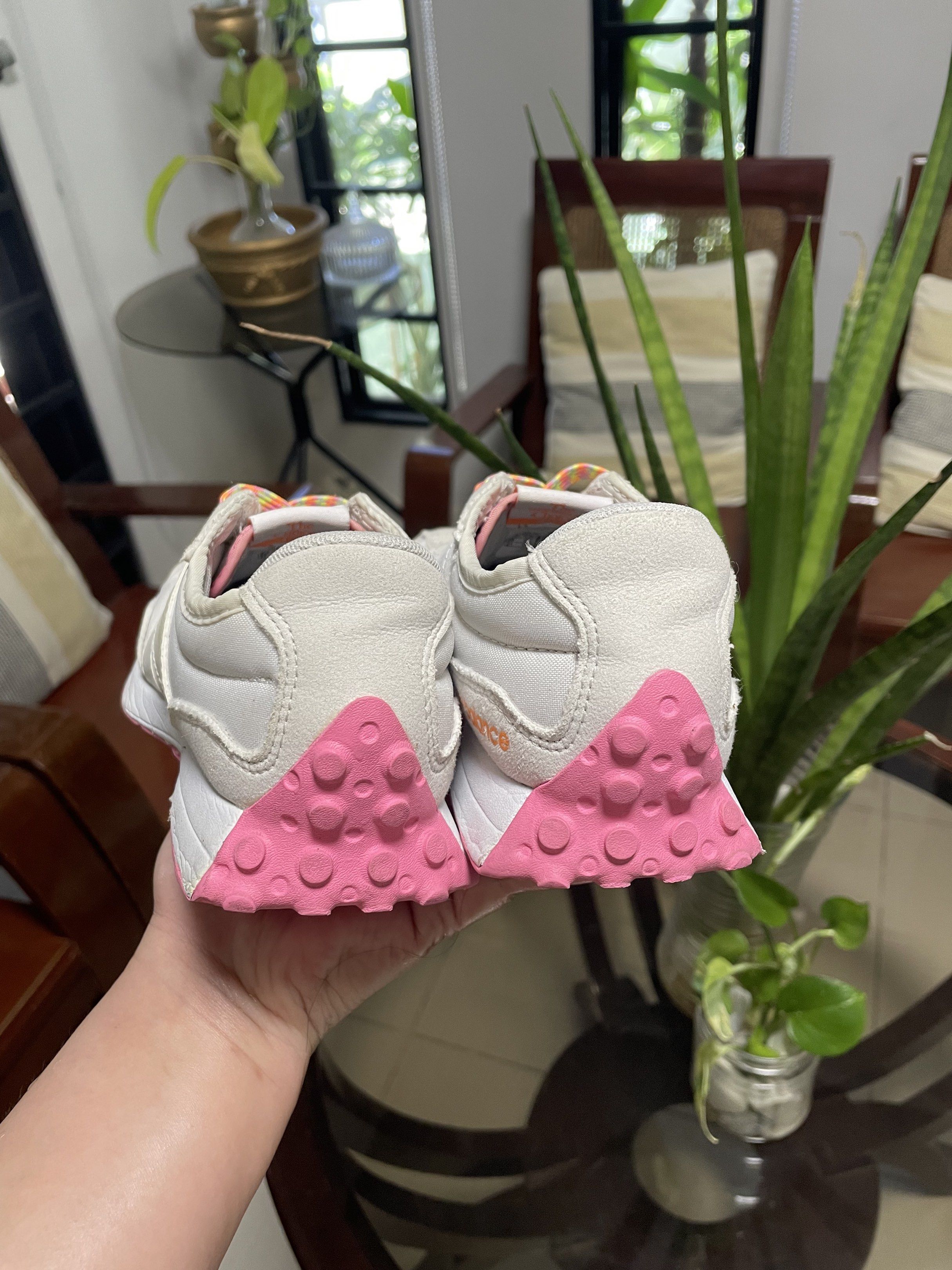 New Balance 327 Sneakers (Category: Sneakers) located in Manila. Submitted by iambernadeth09 (Listing ID 1419425914, Image 3). Description: For kids. Size us3.. needs cleaning only...