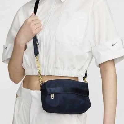 Nike Heritage Crossbody Bag (Category: Cross-body Bags) located in Manila. Submitted by keepgrind2023 (Listing ID 1419413368, Image 1). Description: Nike Sportswear Futura Luxe Women's CrossBody Bag Sports .