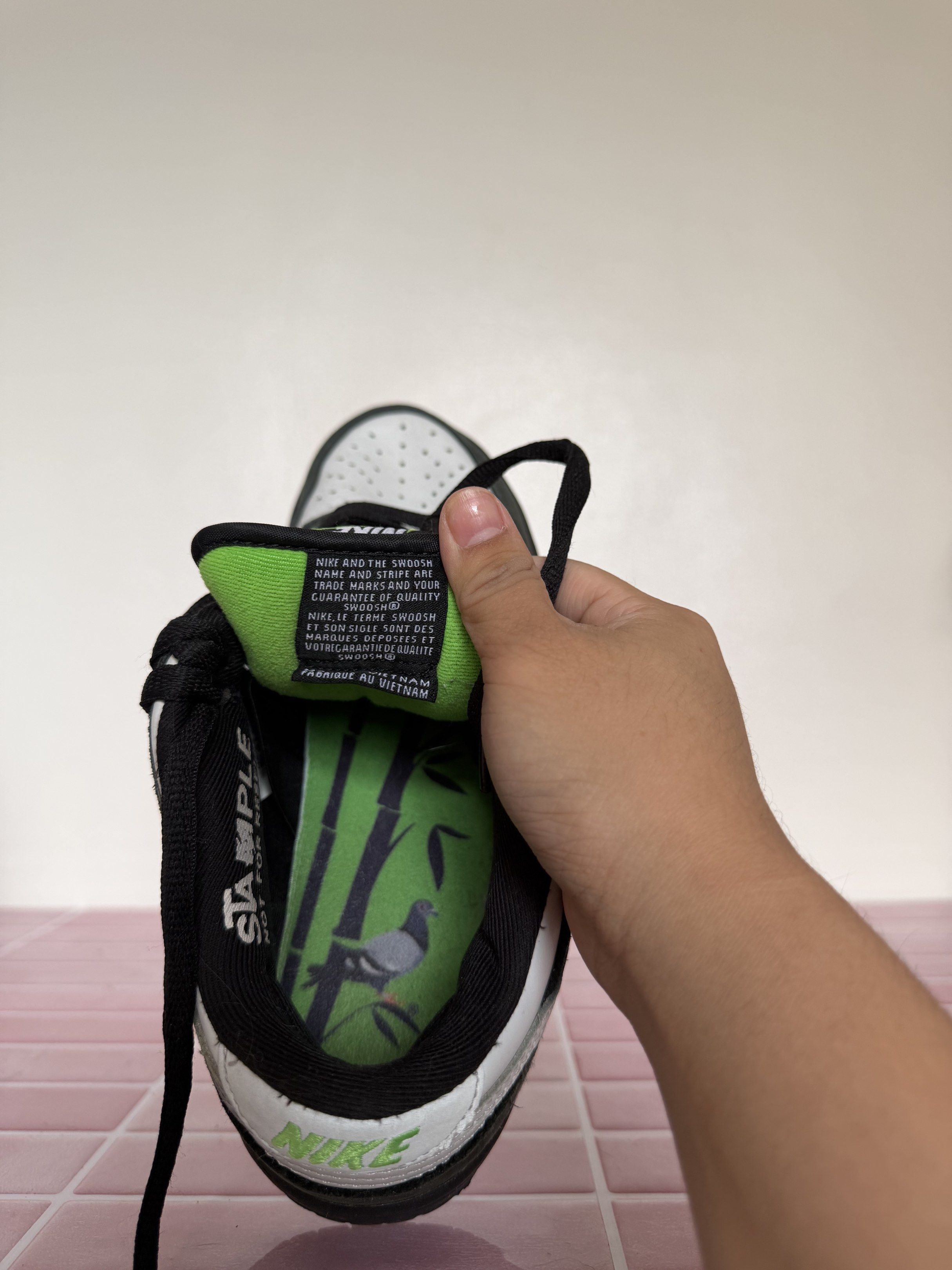 Nike SB Dunk Low Staple Panda Pigeon Sample (Category: Sneakers) located in Cebu City. Submitted by cloverseven23 (Listing ID 1419426102, Image 2). Description: 24cm size 37-38.