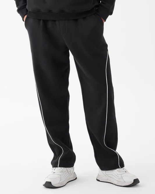 Nike vintage pants black (Category: Other Bottoms) located in Davao. Submitted by fritzay (Listing ID 1419523466, Image 1). Description: Vintage Nike pants 32- 34 waistline 40.5 length 8 hem Legit authentic vintage tag 9.5/10 color rate Wash before wear, thrifted item only No issue + sf💸💸 Loc. Davao city, Mindanao 📍.