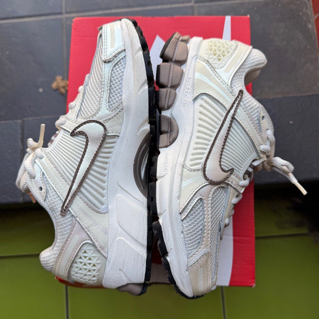 Nike Zoom Vomero 5 Sneakers (Category: Sneakers) located in Pateros City. Submitted by misstinaaa (Listing ID 1419473764, Image 2). Description: - Nike Zoom Vomero 5 Womens sneakers - Size 5.5 (22.5 cm) - Sail Mink Brown Black colorway - Includes original box.