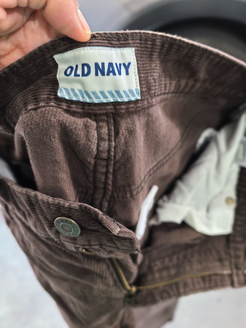 Old Navy Corduroy Pants 28x30 (Category: Jeans) located in Quezon City. Submitted by klayp (Listing ID 1419560184, Image 3). Description: - Old Navy corduroy pants - Size: 28x30 - Material: 100% cotton - Features: Button and zipper closure - Design: Classic five-pocket style.