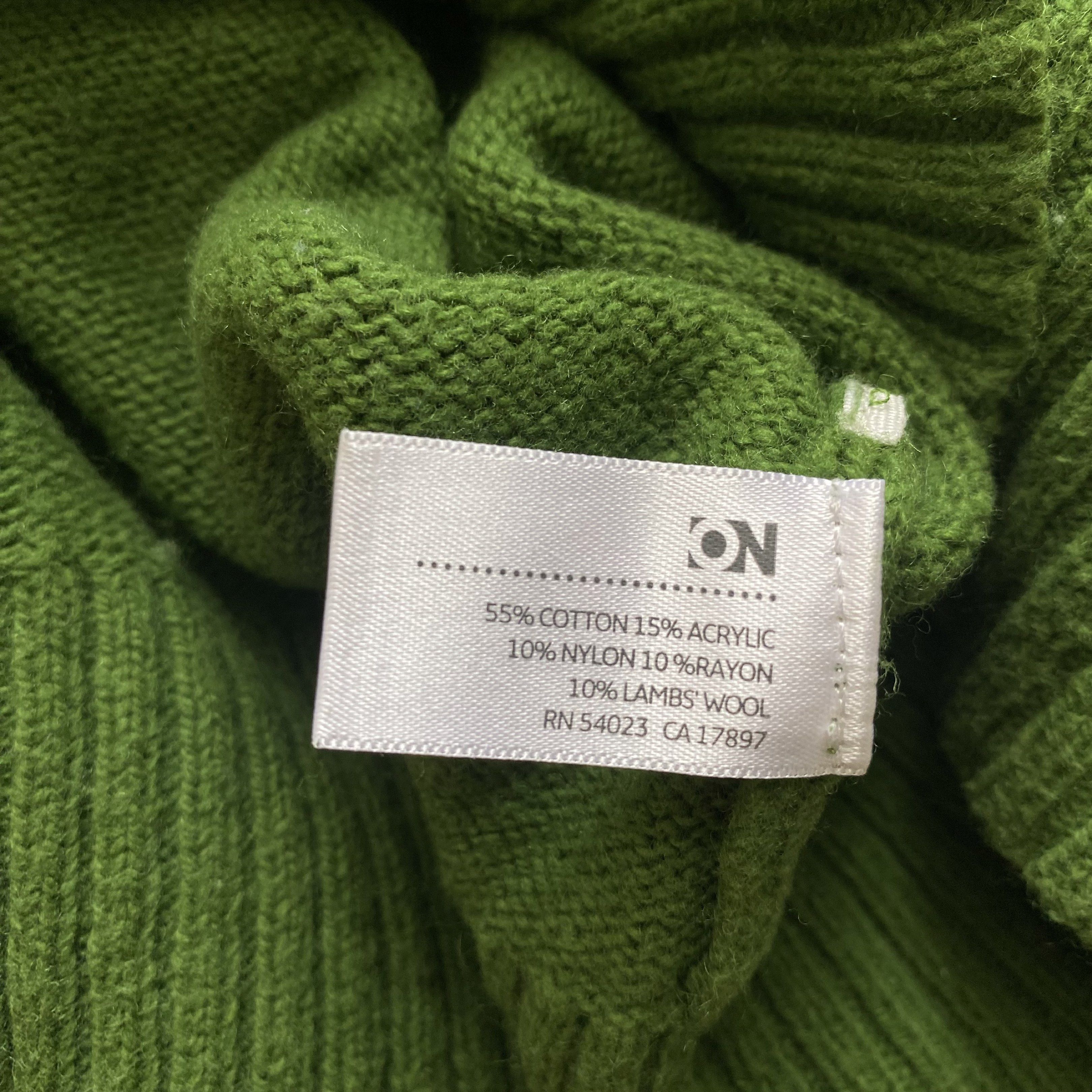 Old Navy green v neck knit sweater (Category: Longsleeves) located in Cebu City. Submitted by rylscloset (Listing ID 1419447716, Image 3). Description: 💗 Gorgeous shade of green 💗 comfortable fabric 💗 knit details 💗 not itchy! .